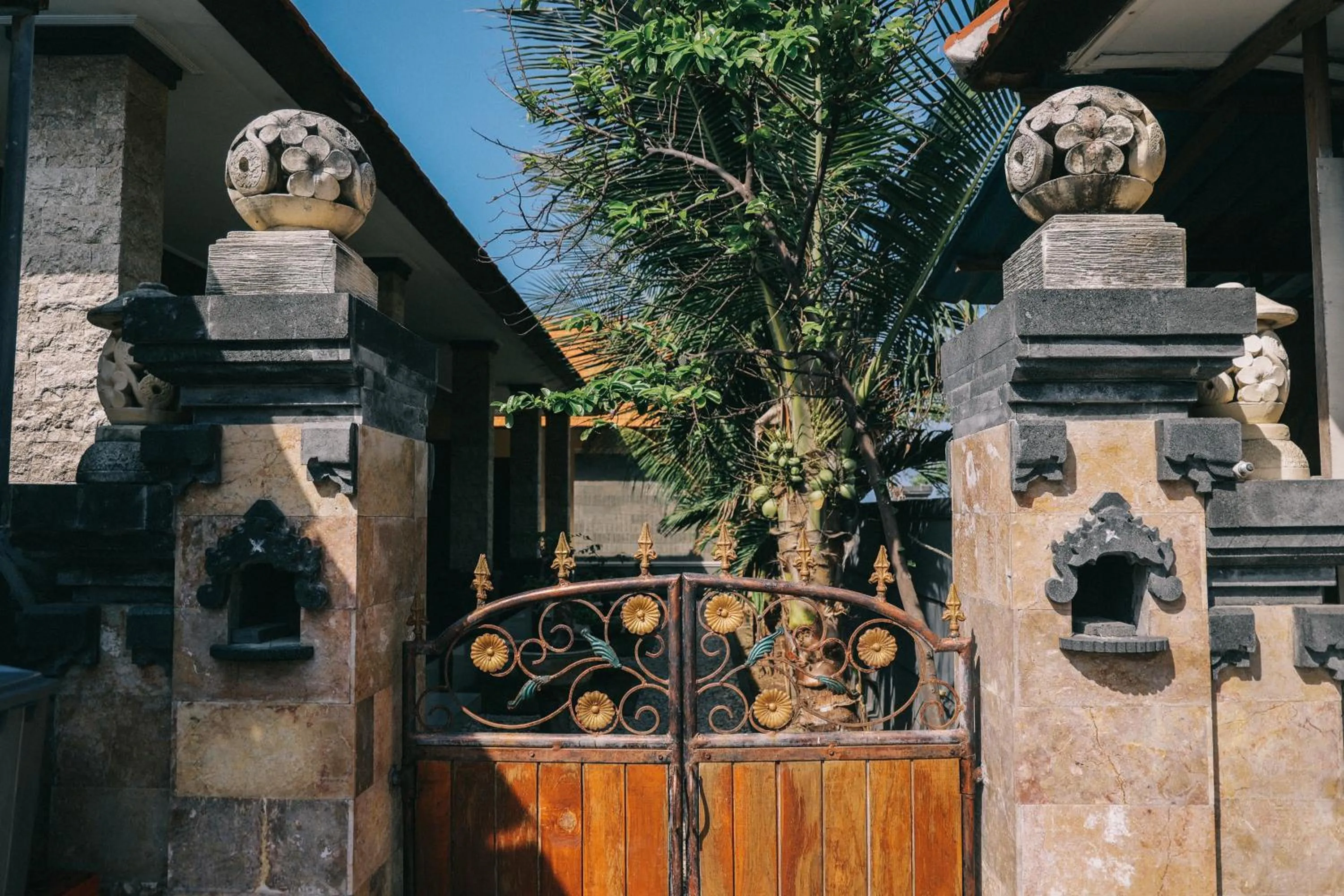 Day in Cave Beach Bungalow