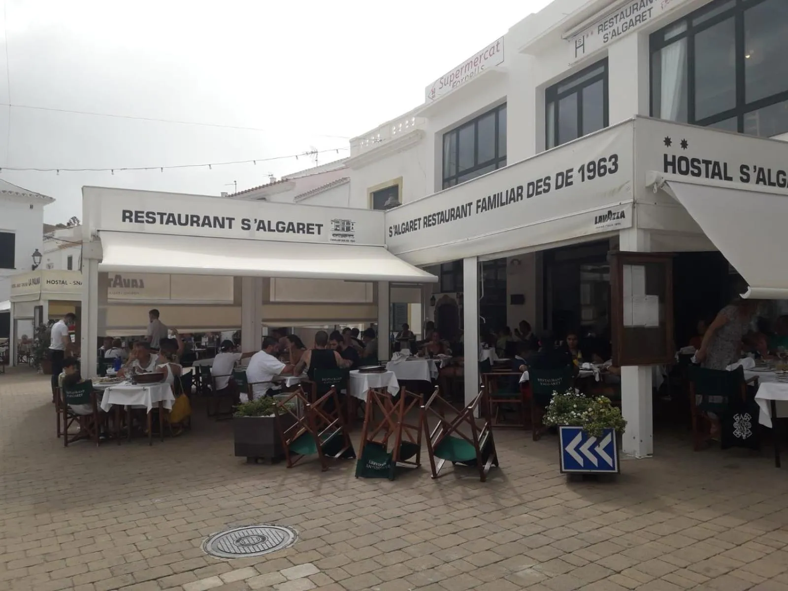 Restaurant/places to eat in Hostal S'Algaret