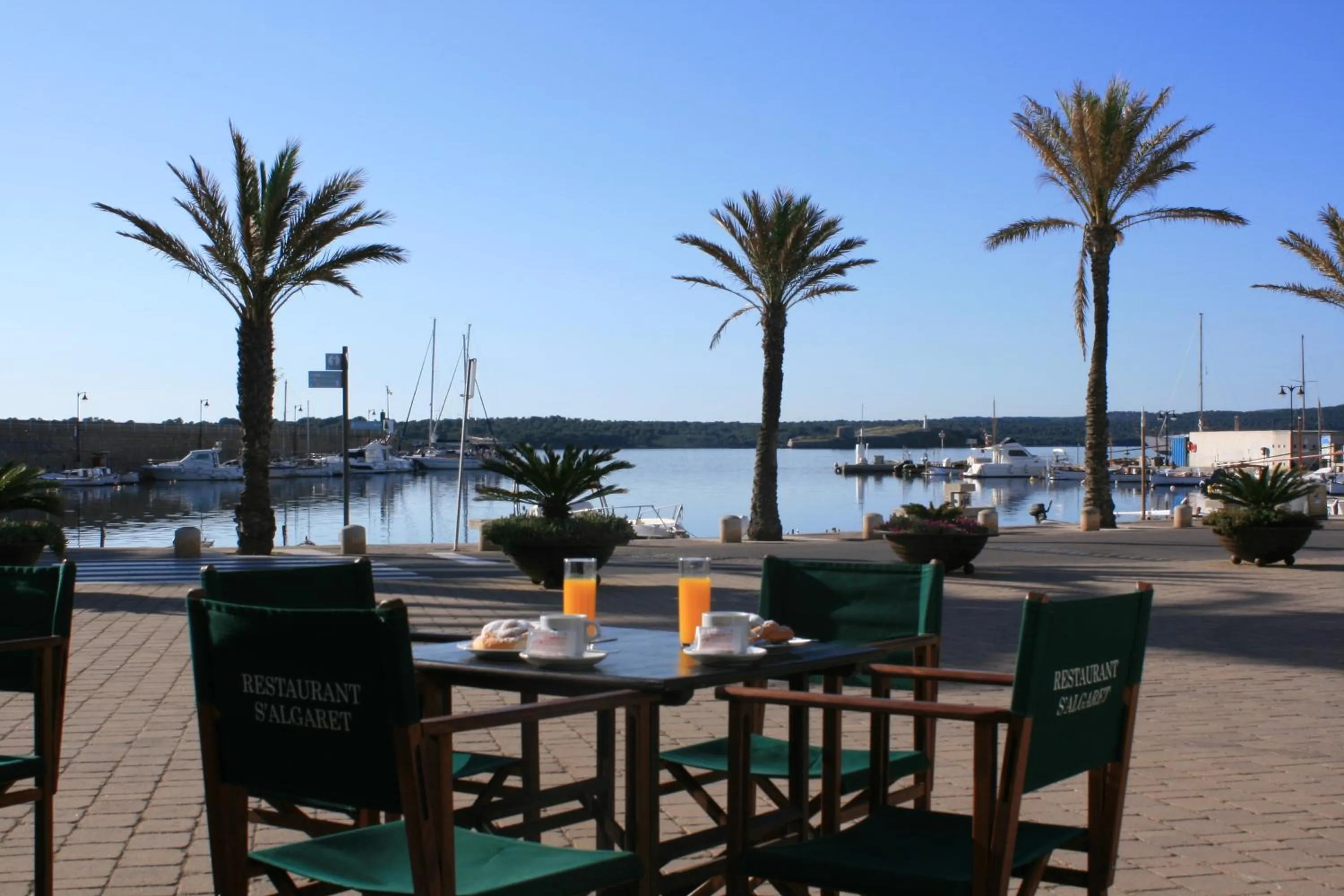 Restaurant/places to eat in Hostal S'Algaret