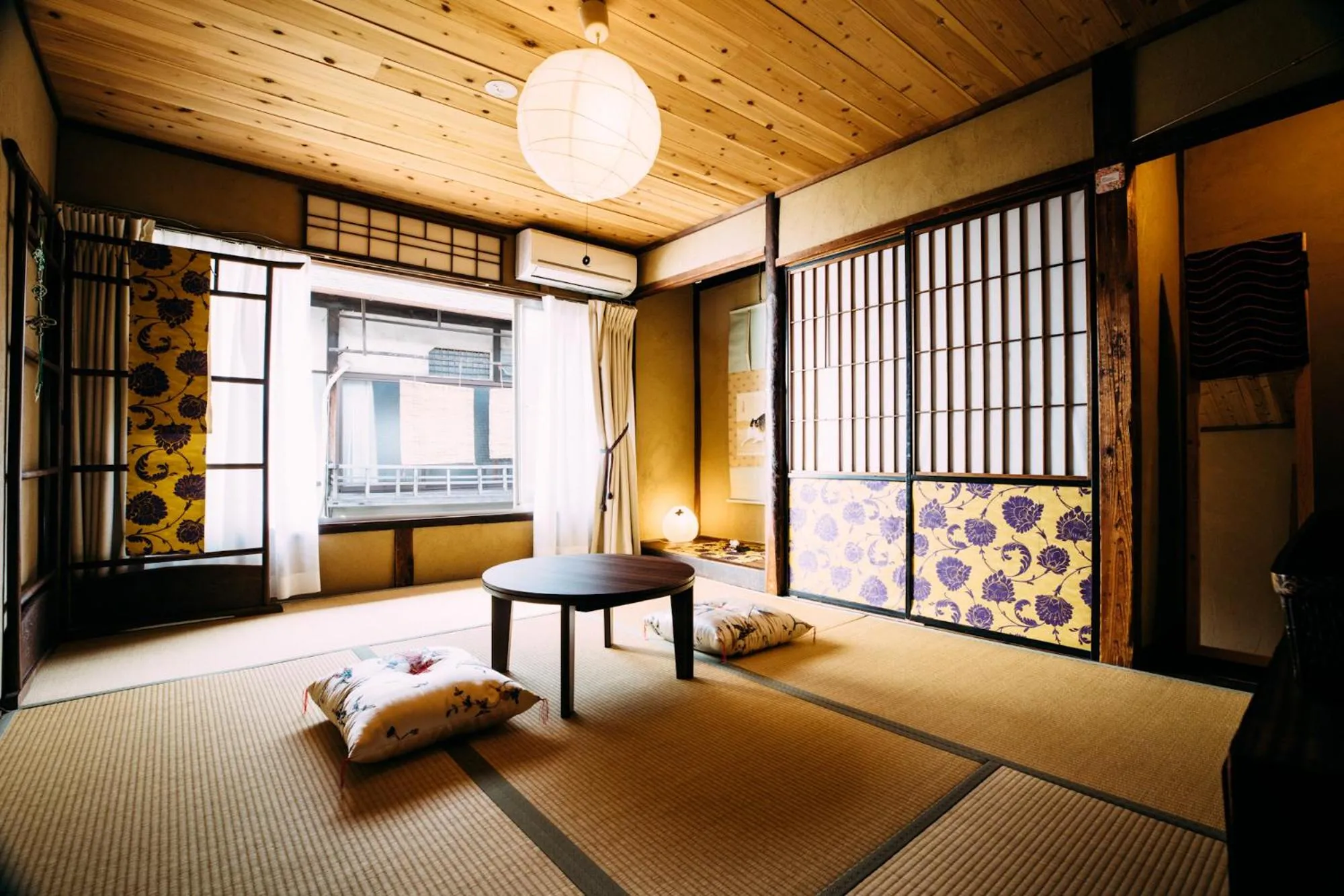 Photo of the whole room, Bed in Tsukito