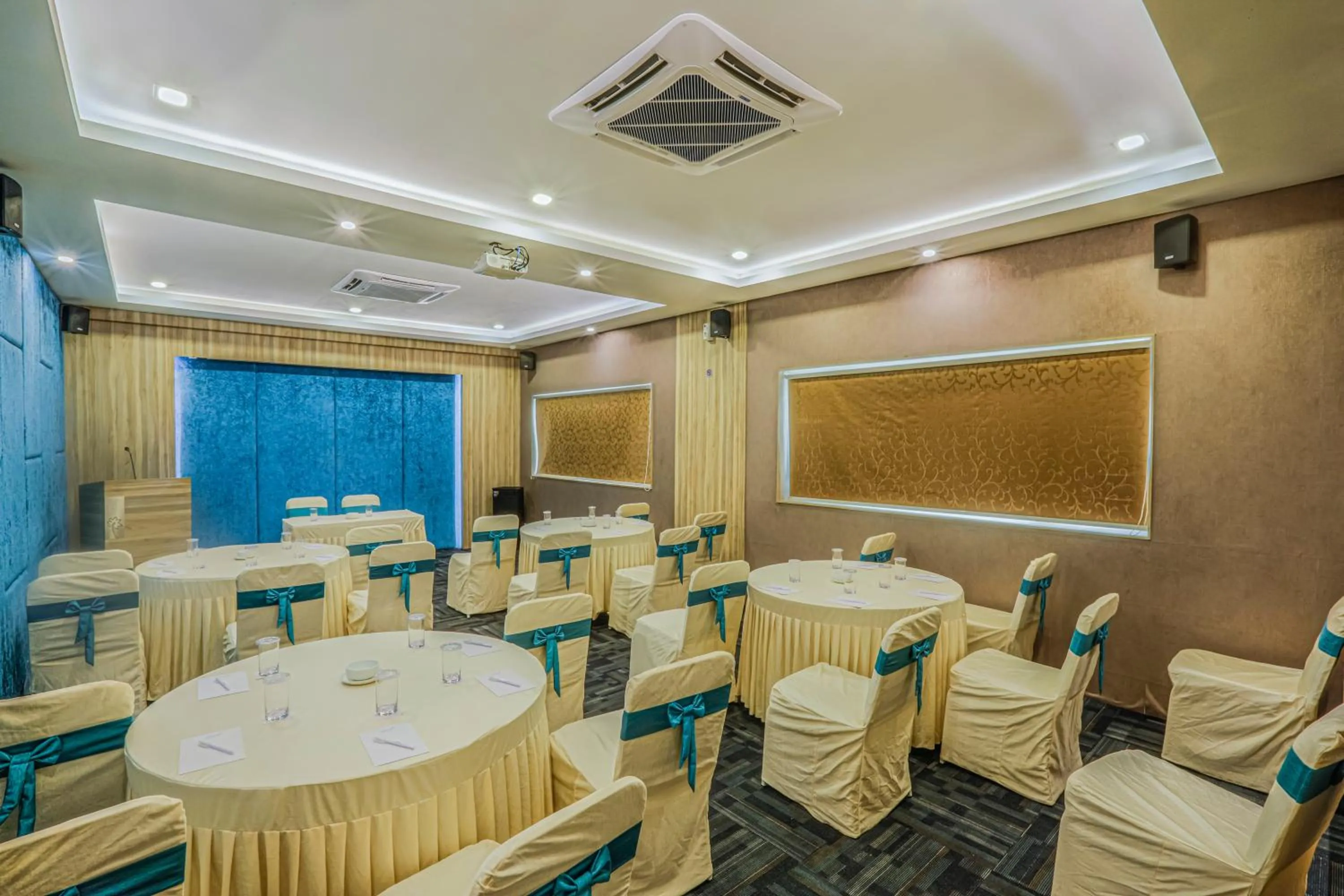 Meeting/conference room in Floressa Randa Business Hotel