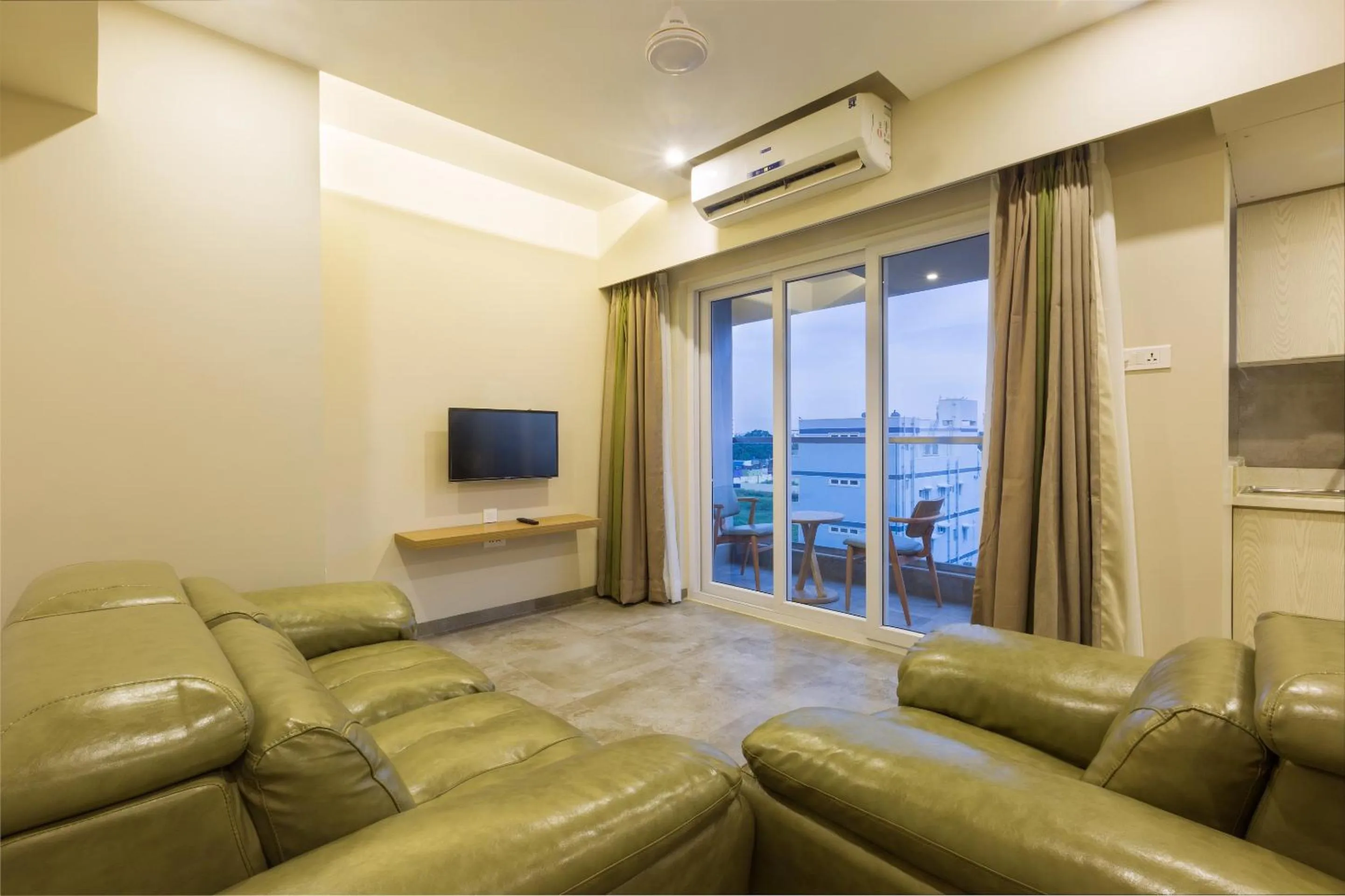 Living room in Floressa Randa Business Hotel