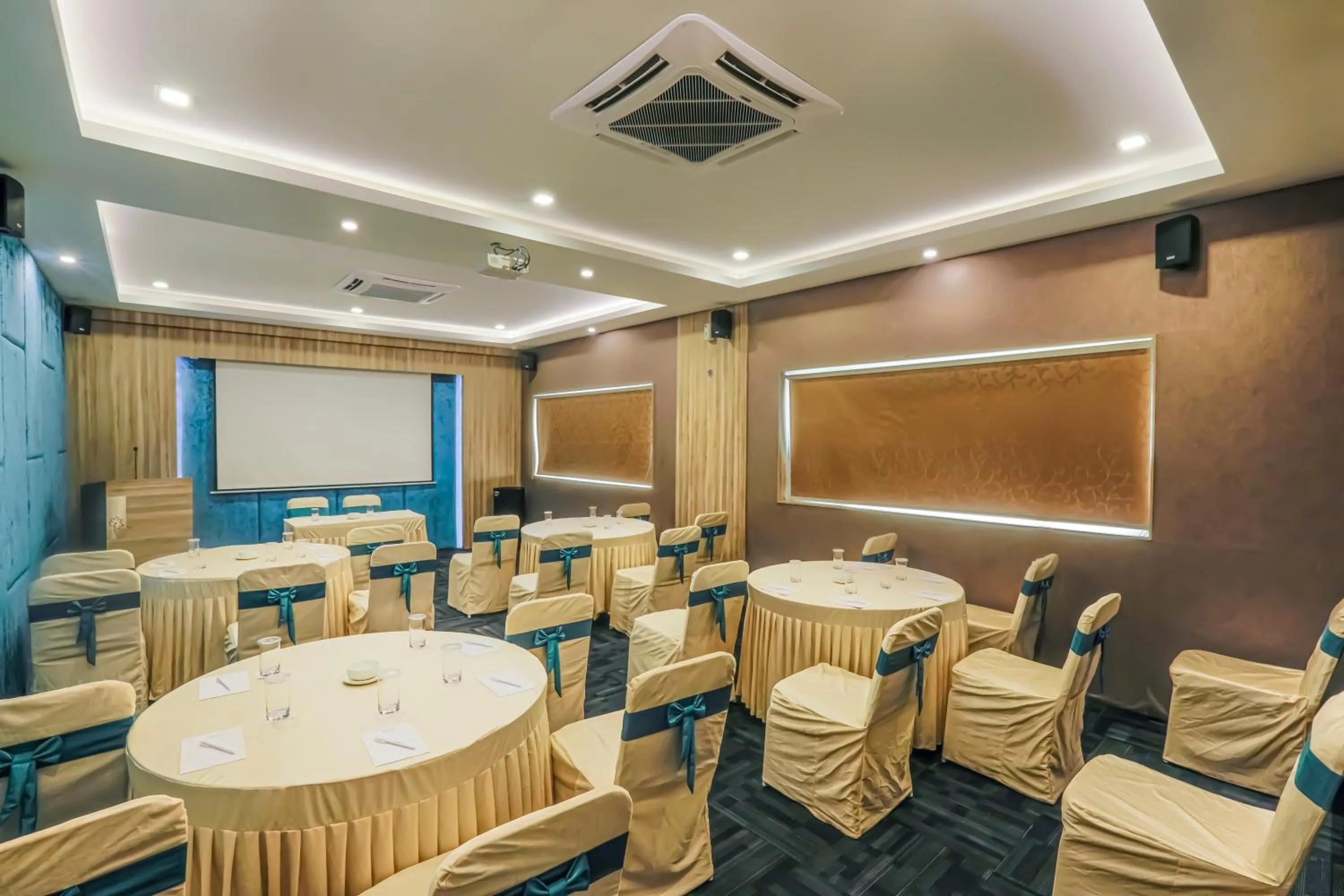 Meeting/conference room in Floressa Randa Business Hotel