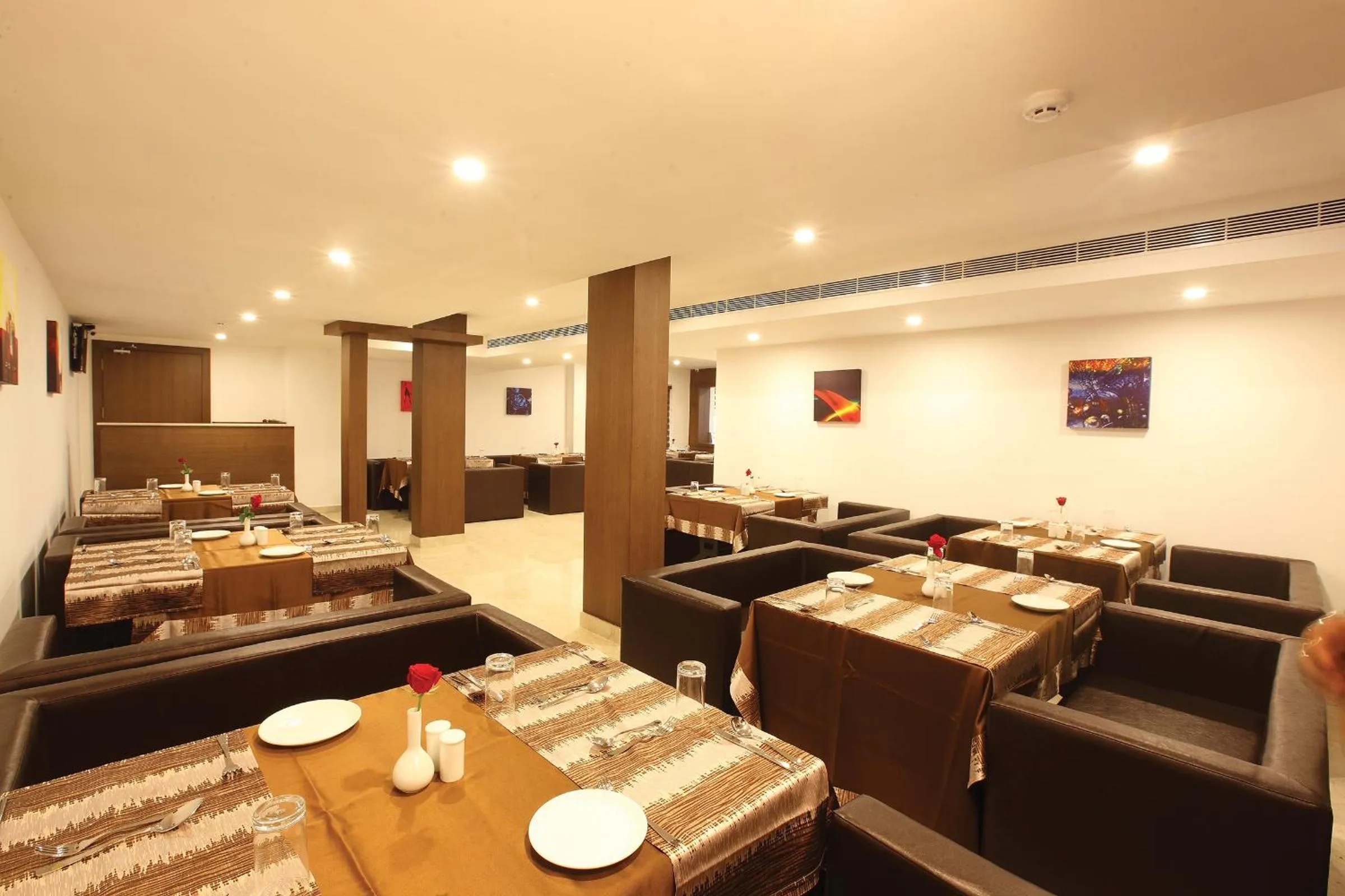 Restaurant/places to eat in Hotel Park Residency Kozhencherry