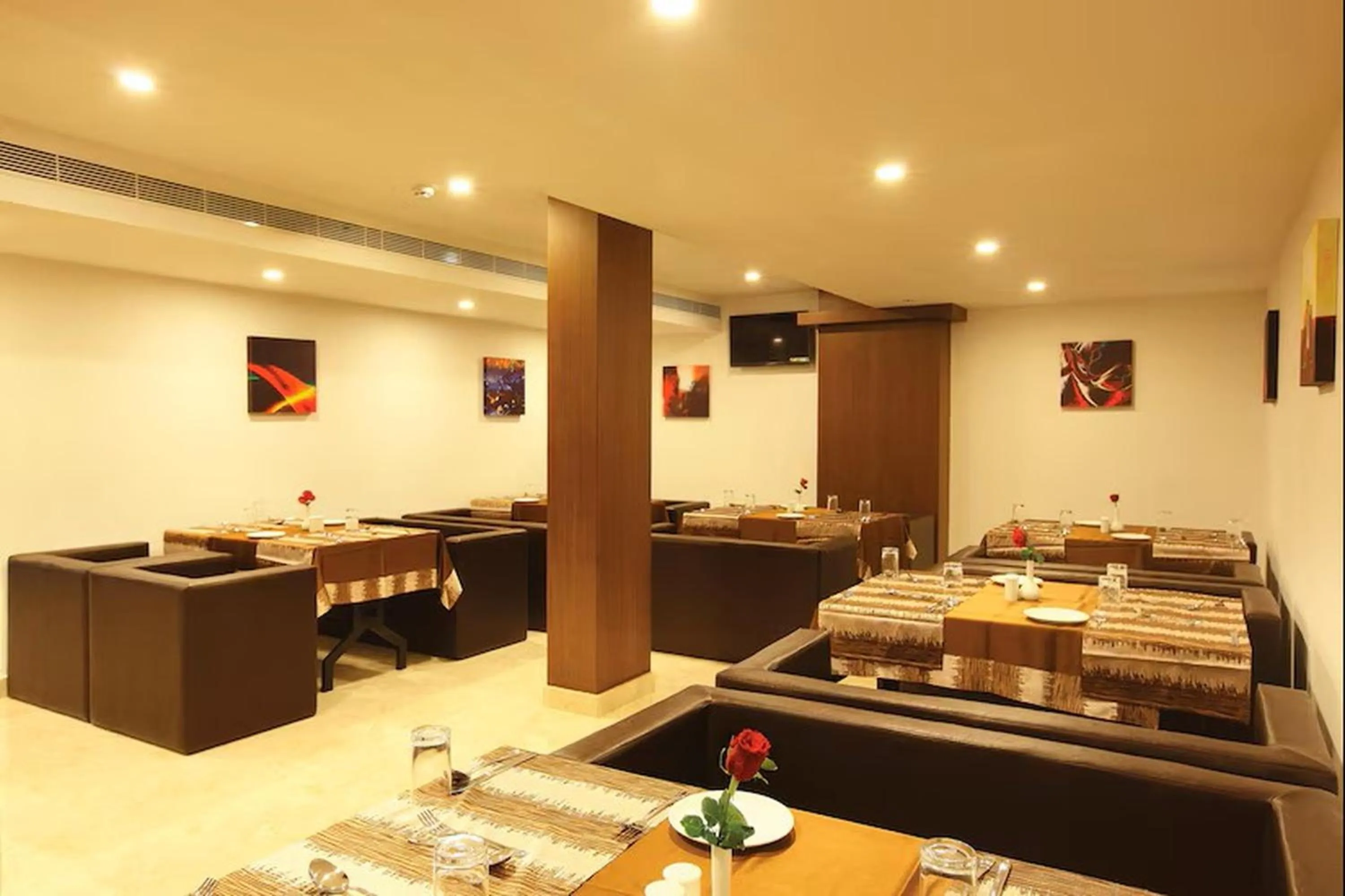 Restaurant/places to eat in Hotel Park Residency Kozhencherry