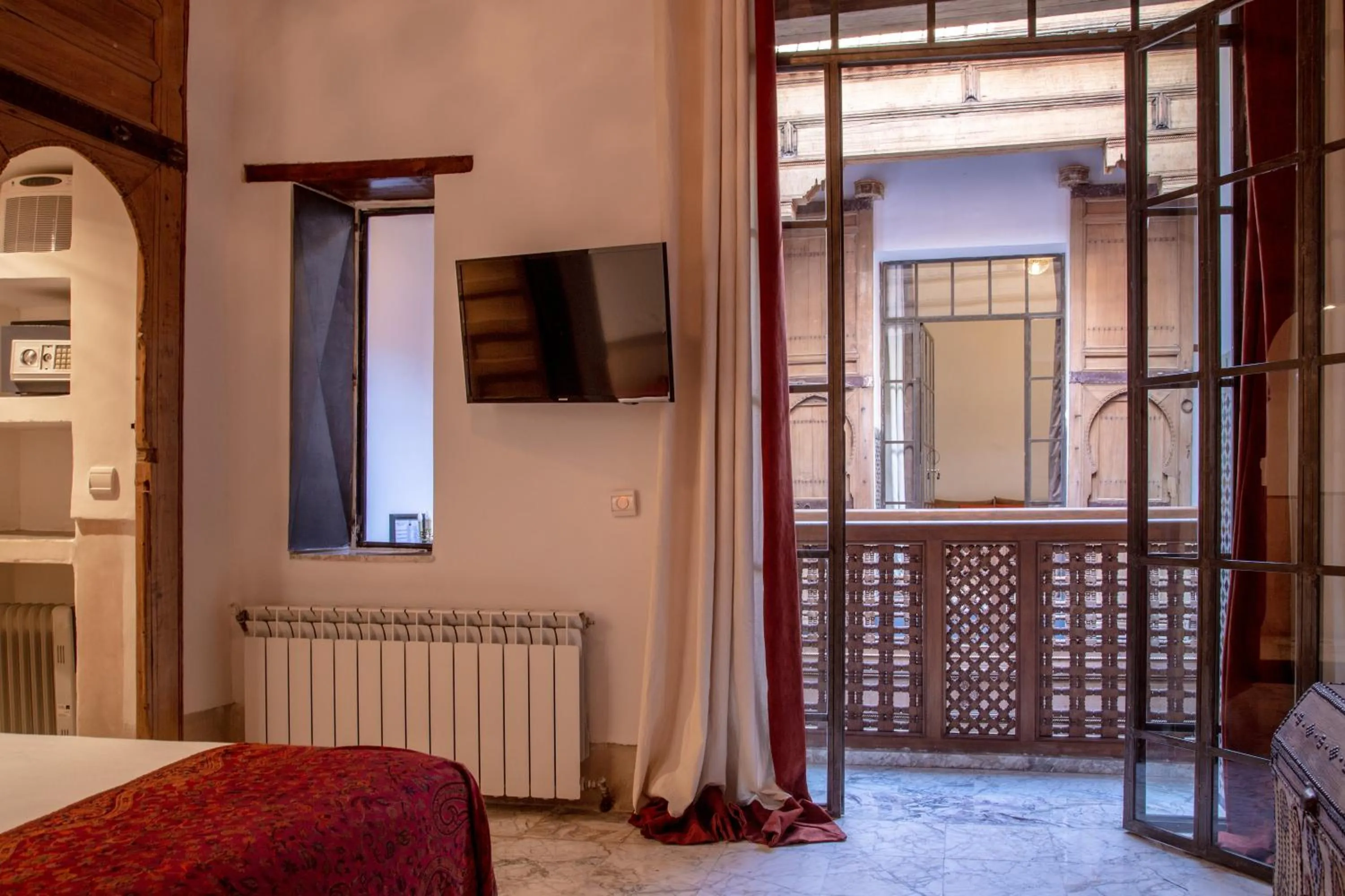 TV and multimedia, Bed in La Maison Maure