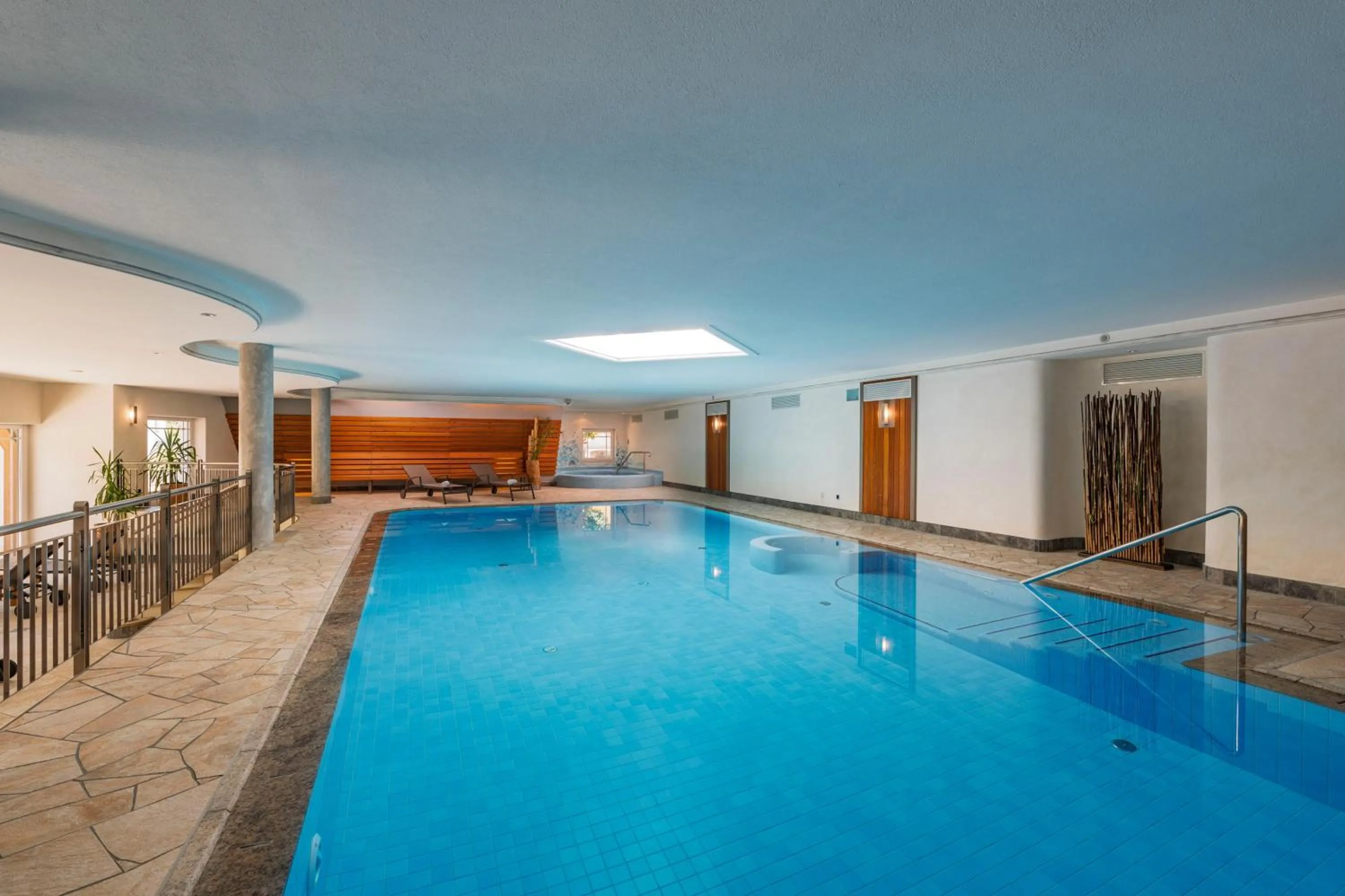 Swimming pool in Hotel Eller