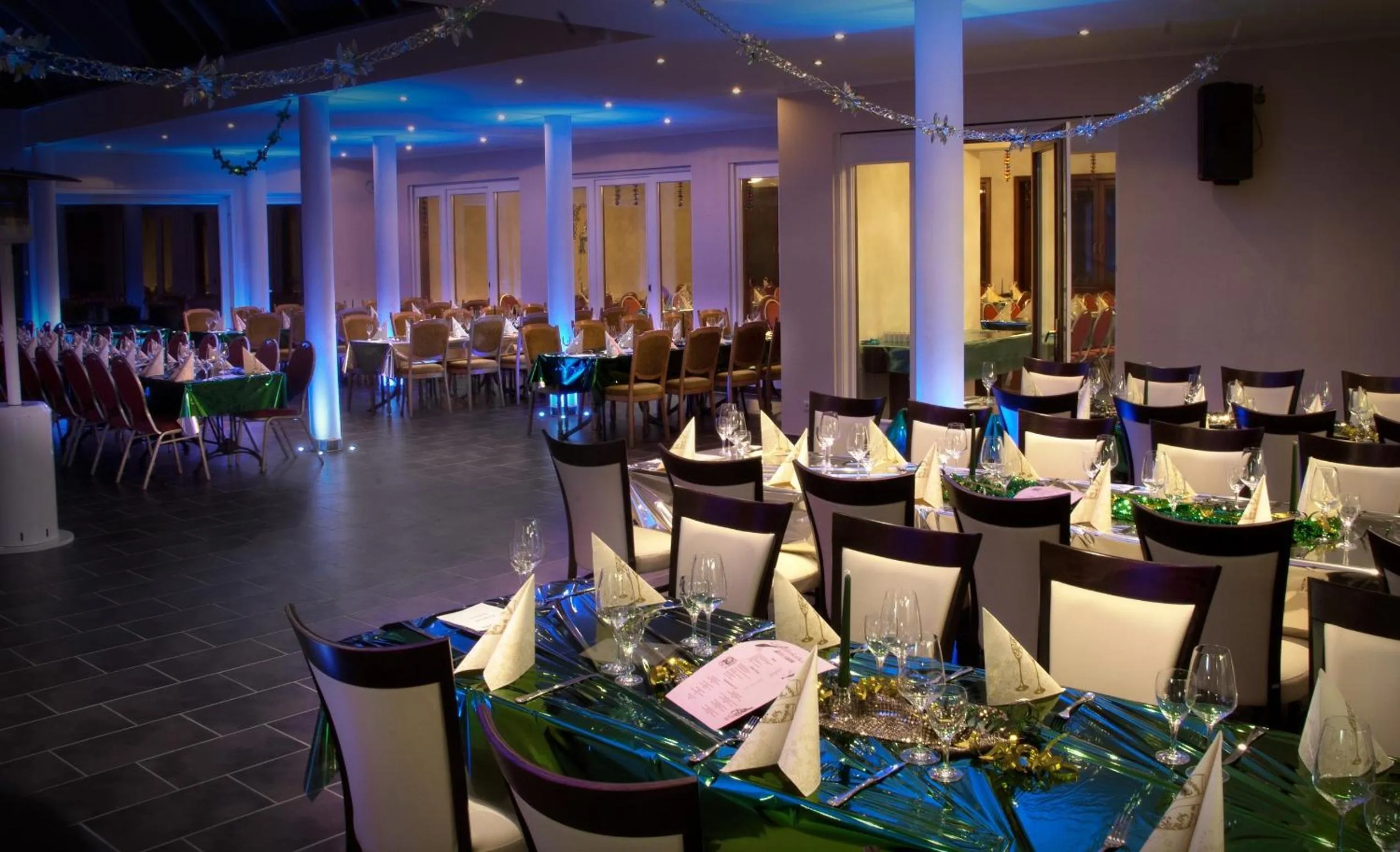 Restaurant/places to eat in Moselstern Parkhotel Krähennest