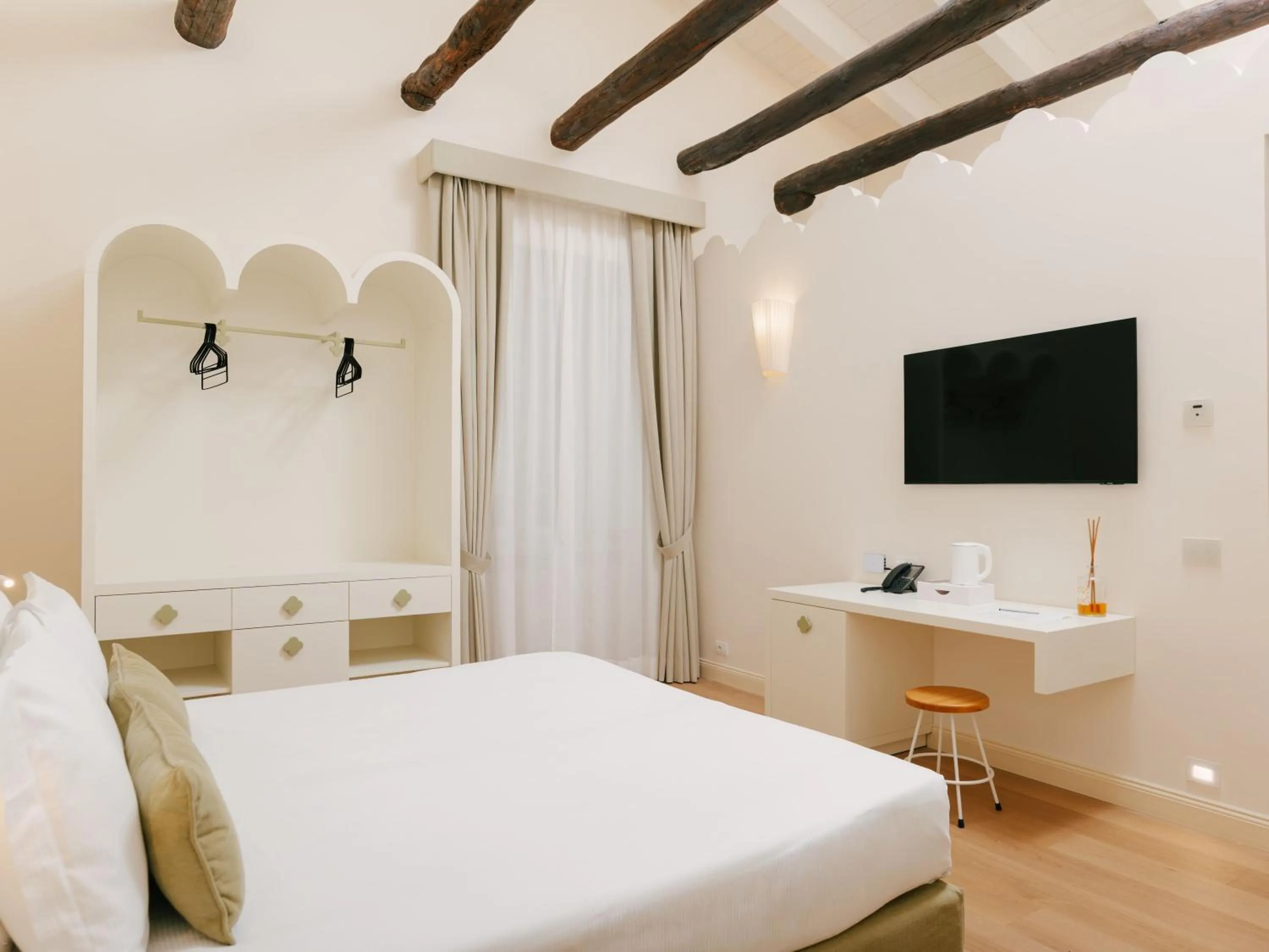 Bed in Unconventional Sorrento Coast