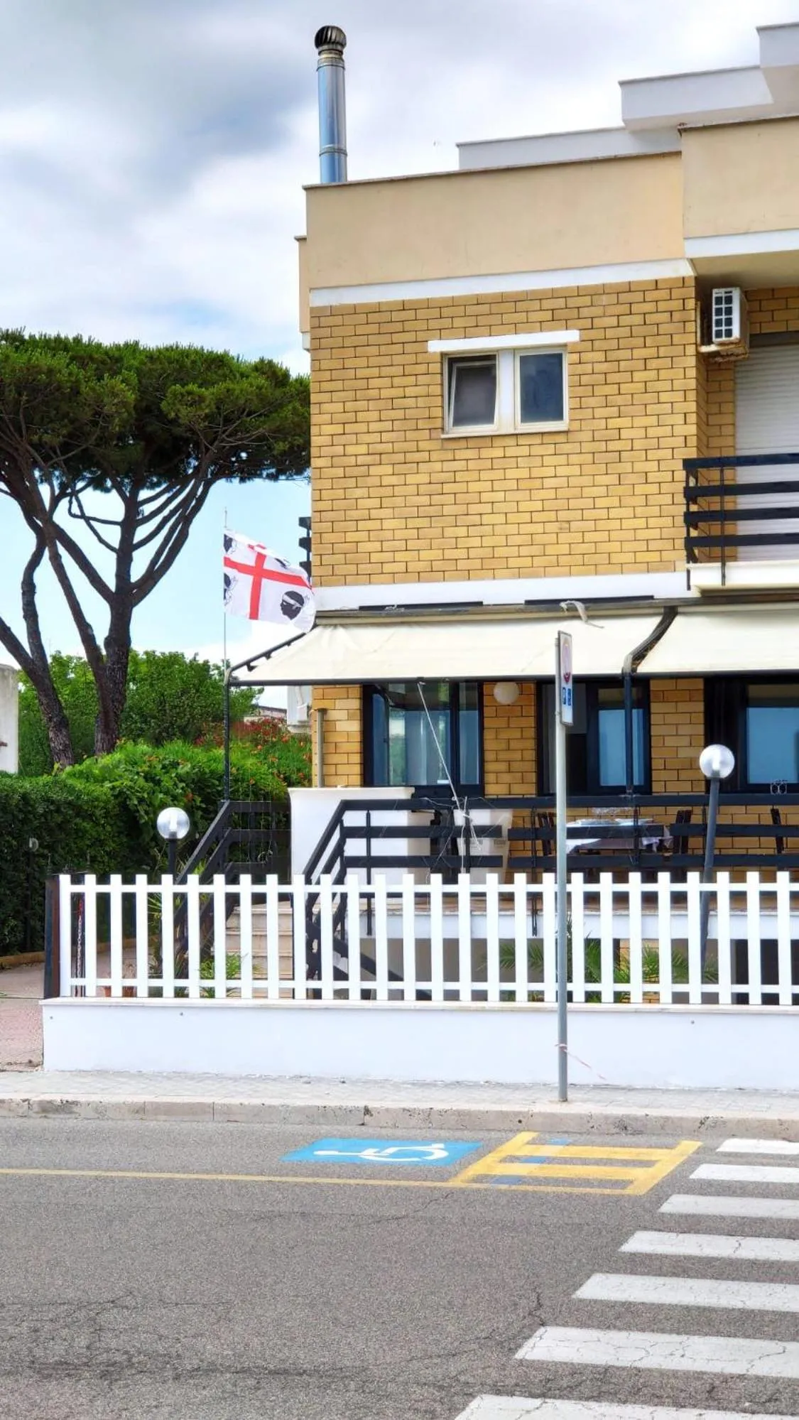 Restaurant/places to eat in Piccolo Hotel