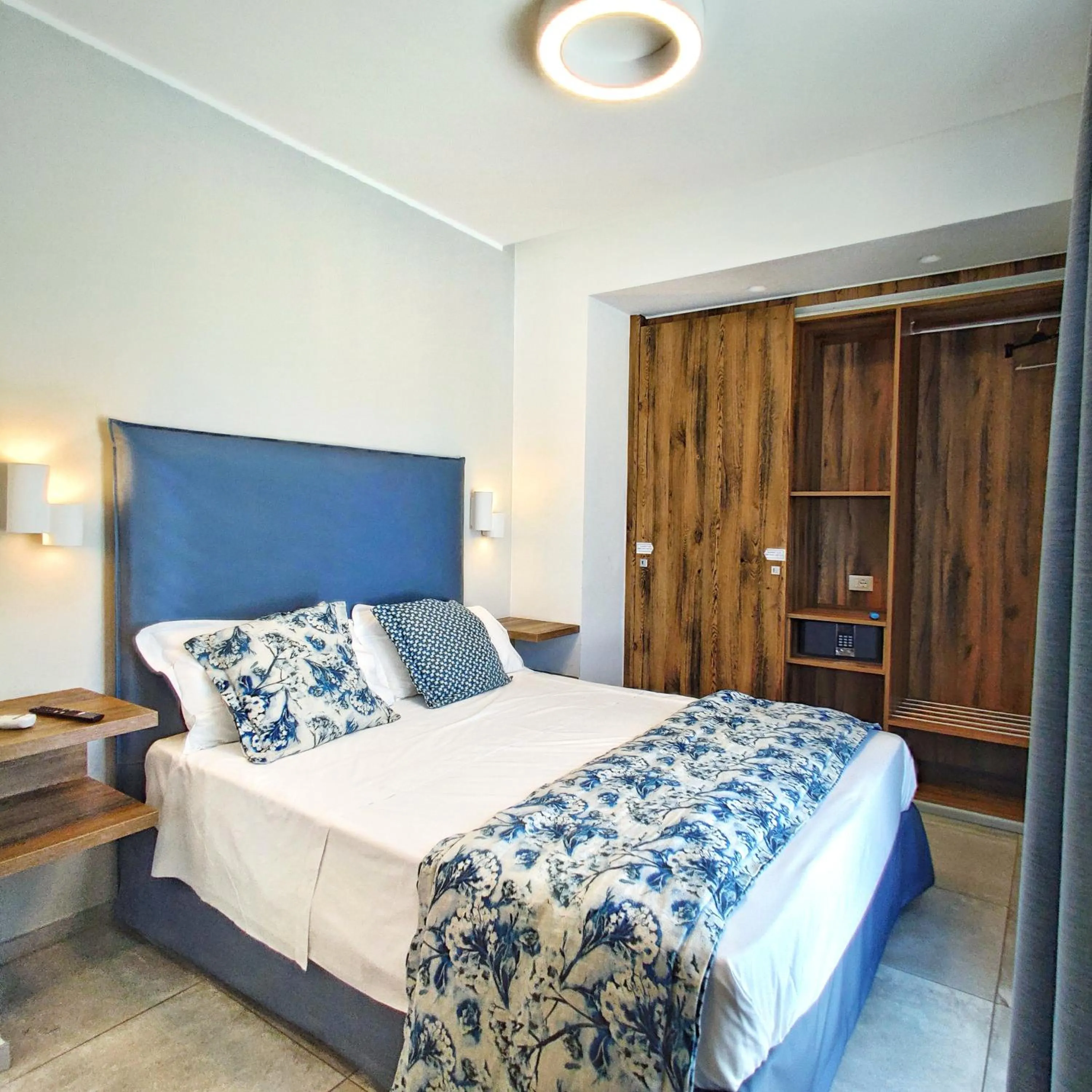 Bed in Piccolo Hotel