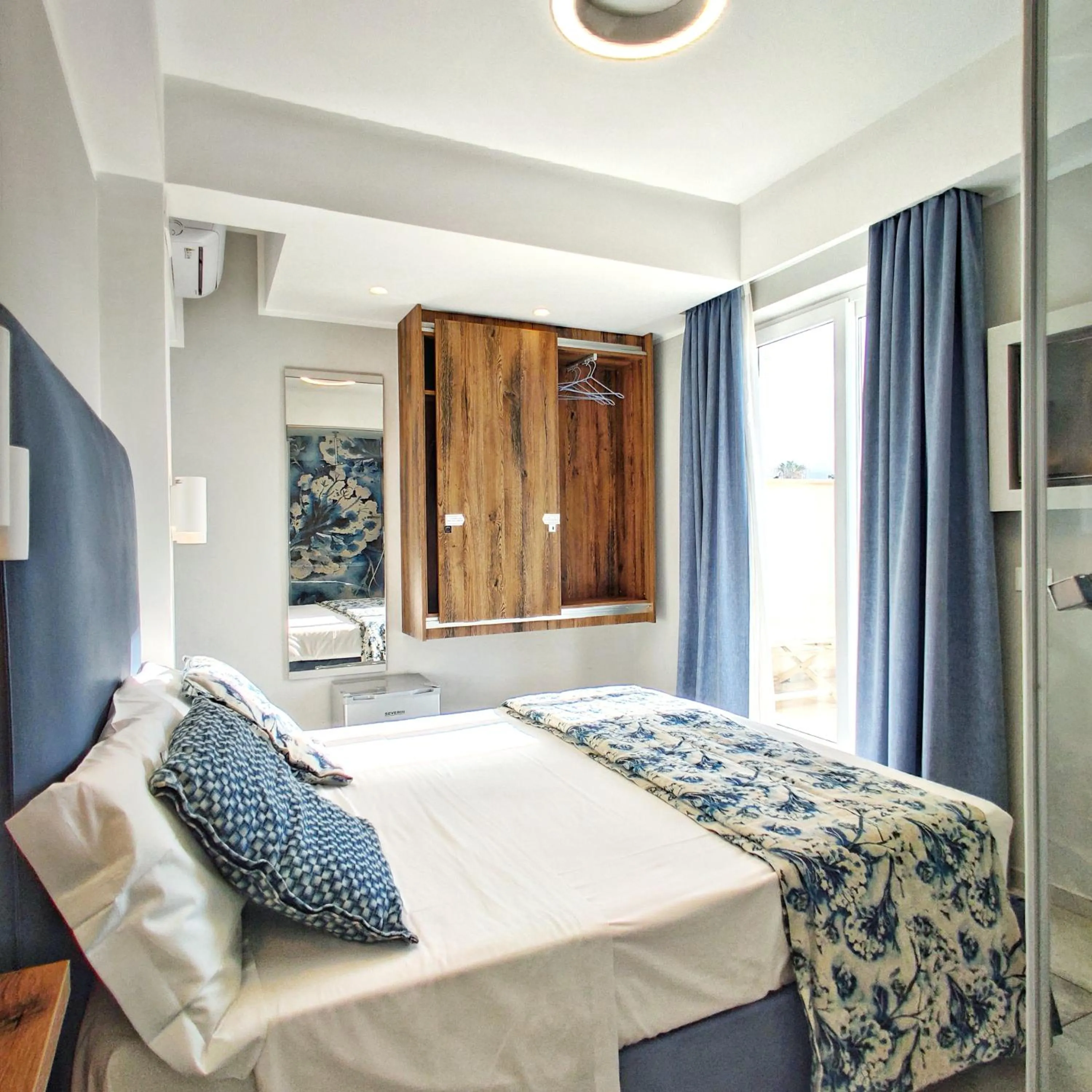 Bed in Piccolo Hotel