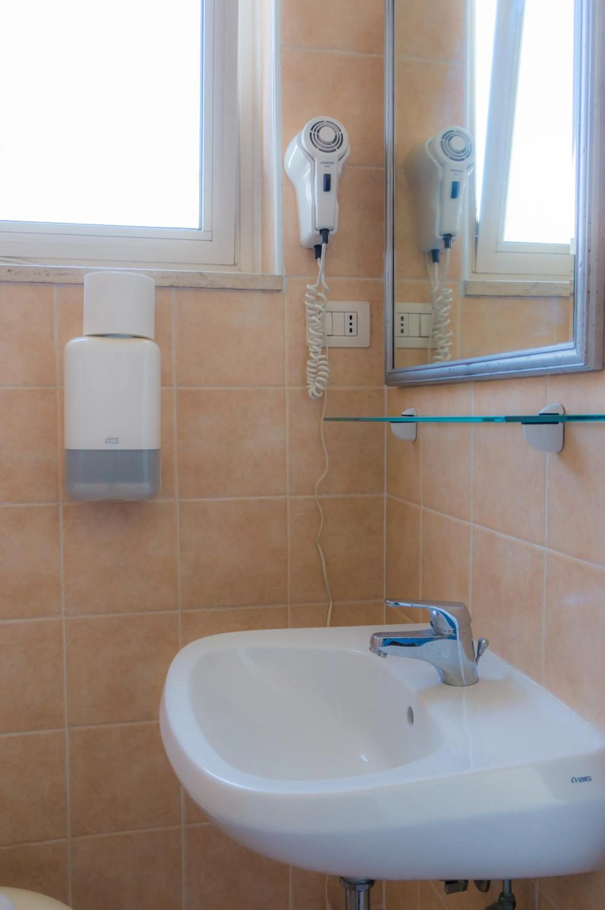 Bathroom in Piccolo Hotel