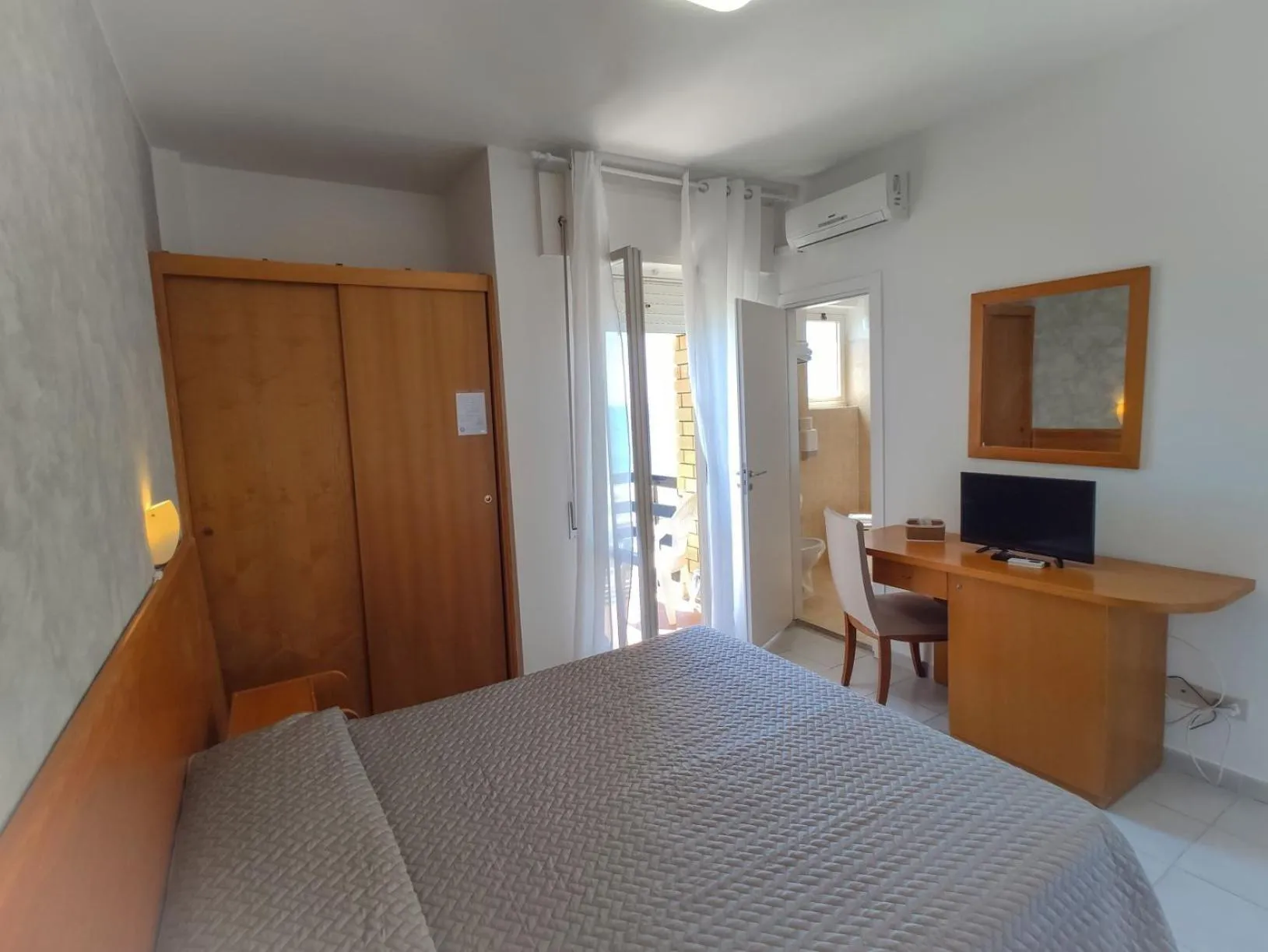 Bed in Piccolo Hotel