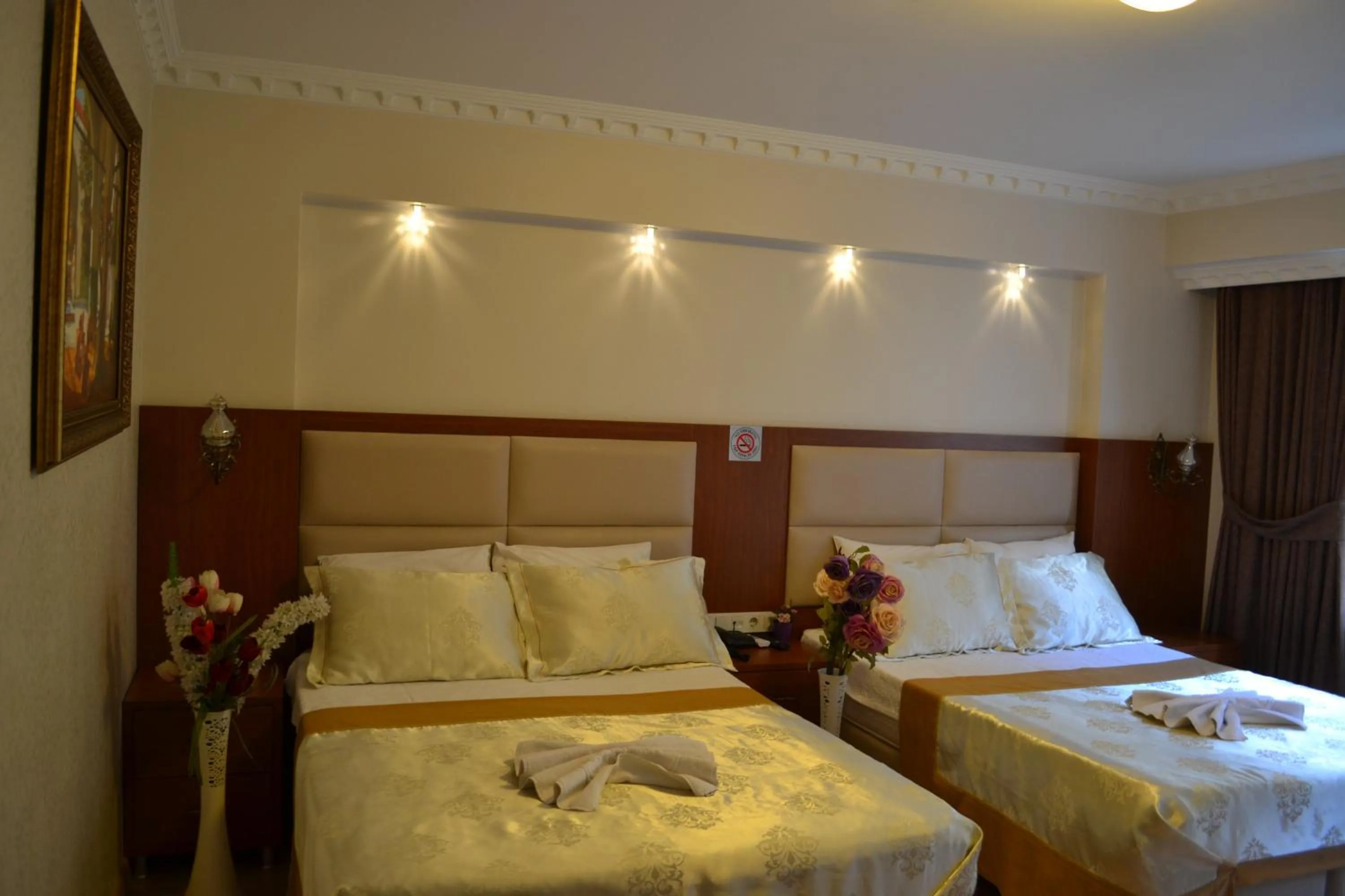 Bedroom, Bed in Peradise Hotel