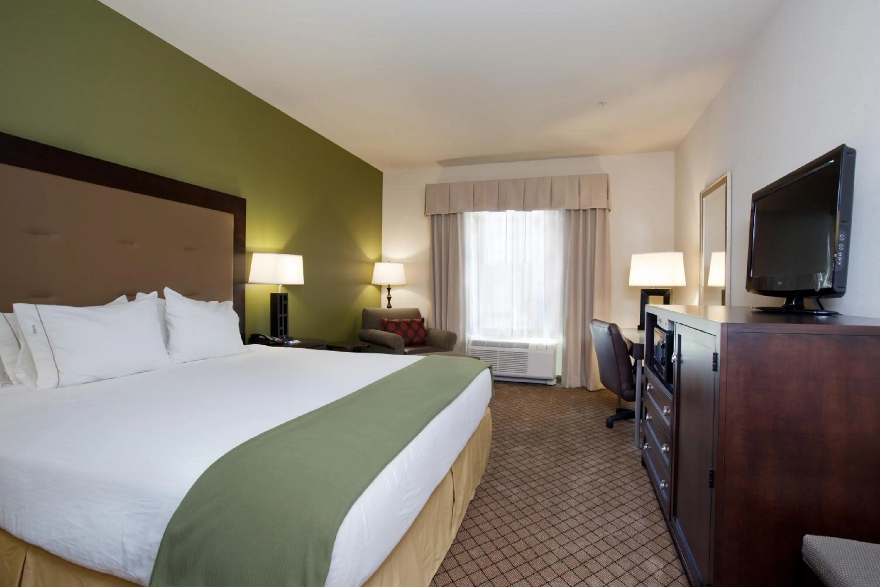Photo of the whole room, Bed in Holiday Inn Express Hotel & Suites Silt - Rifle by IHG