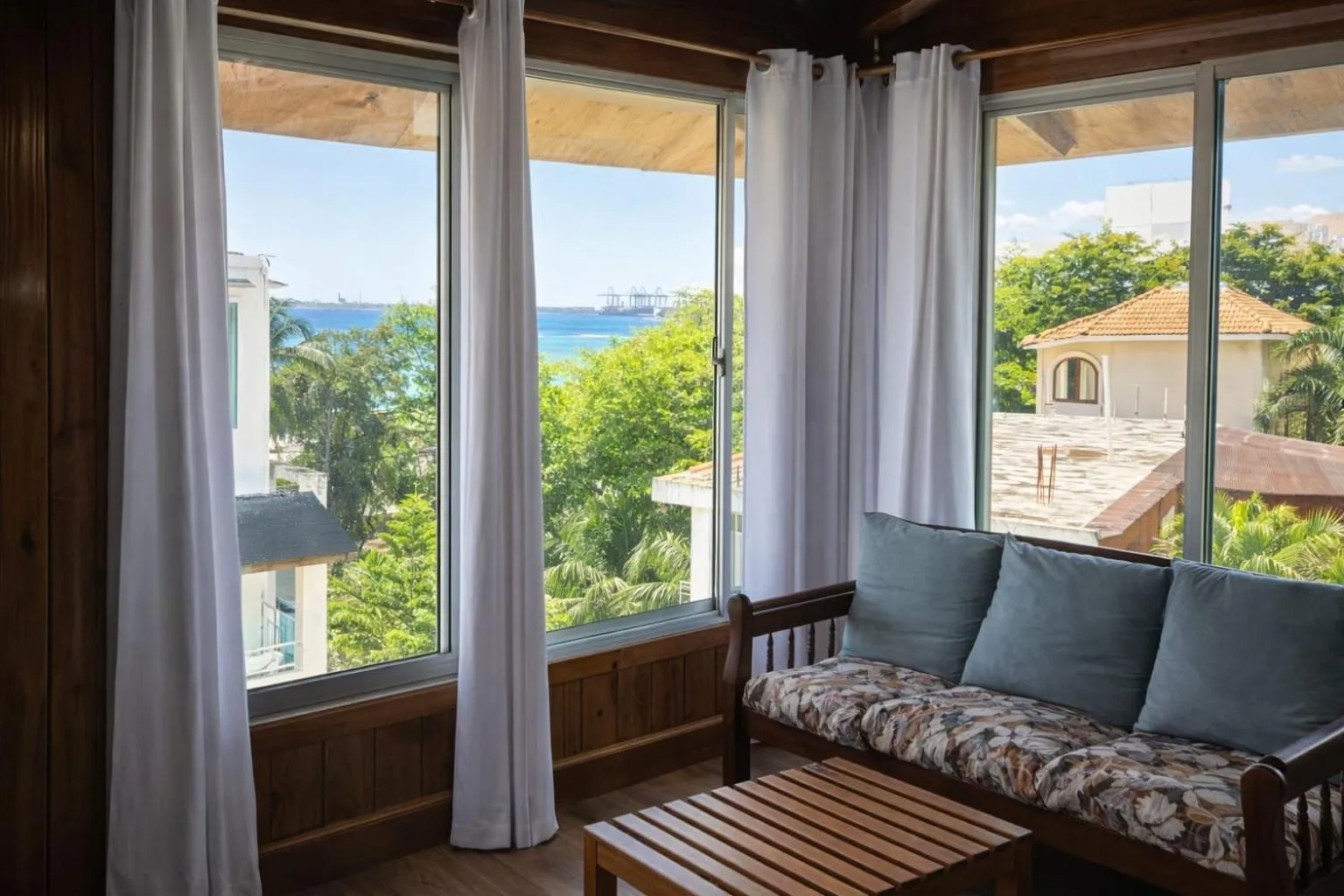 Living room in Hotel Neptuno Refugio