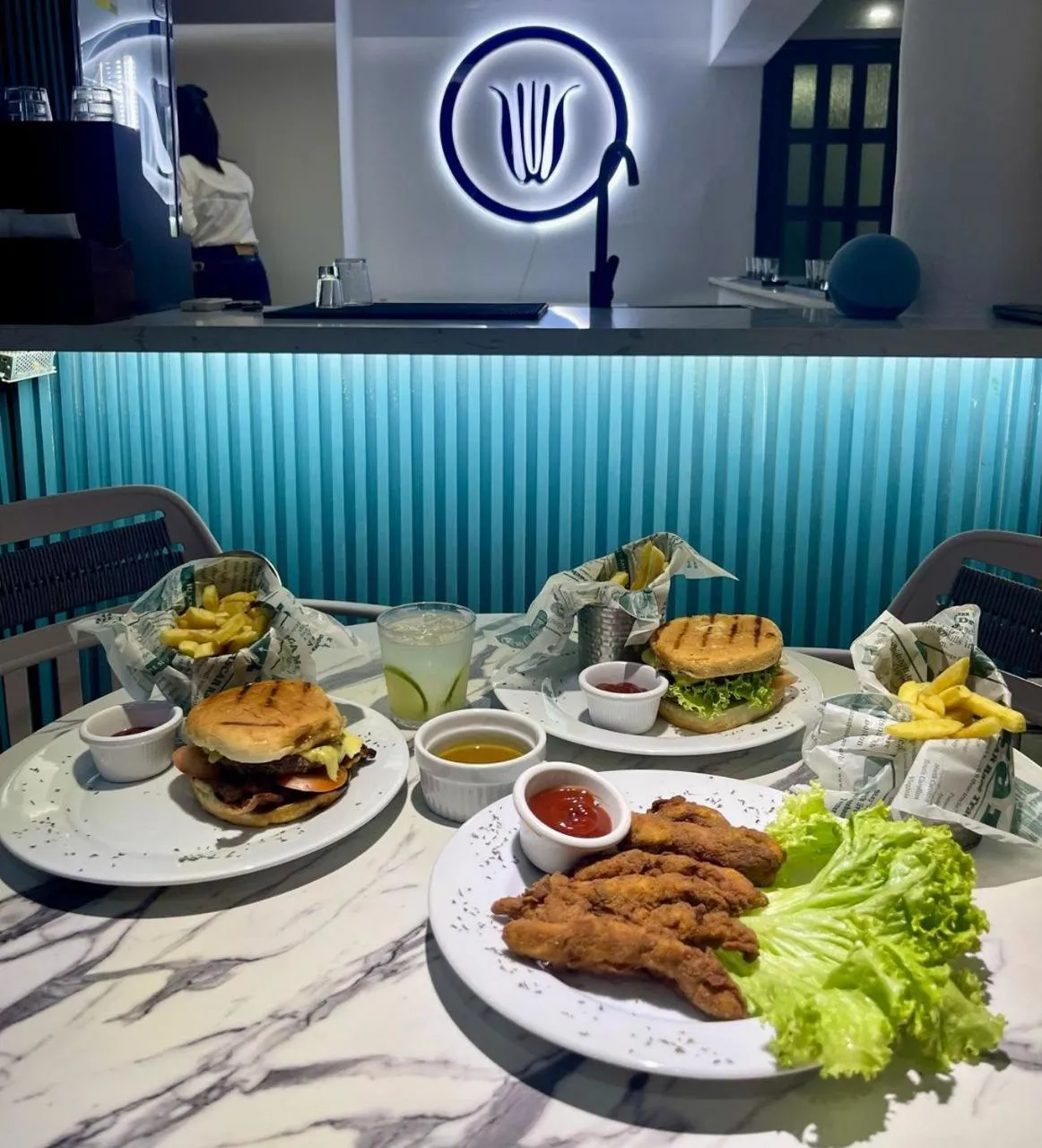 Restaurant/places to eat in Hotel Neptuno Refugio