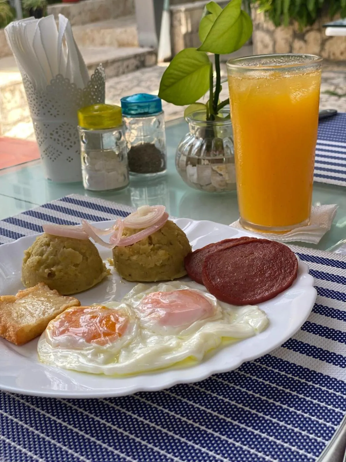 Breakfast in Hotel Neptuno Refugio