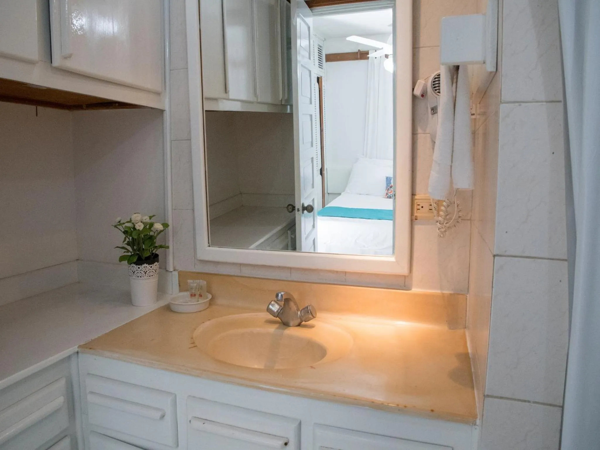 Bathroom in Hotel Neptuno Refugio