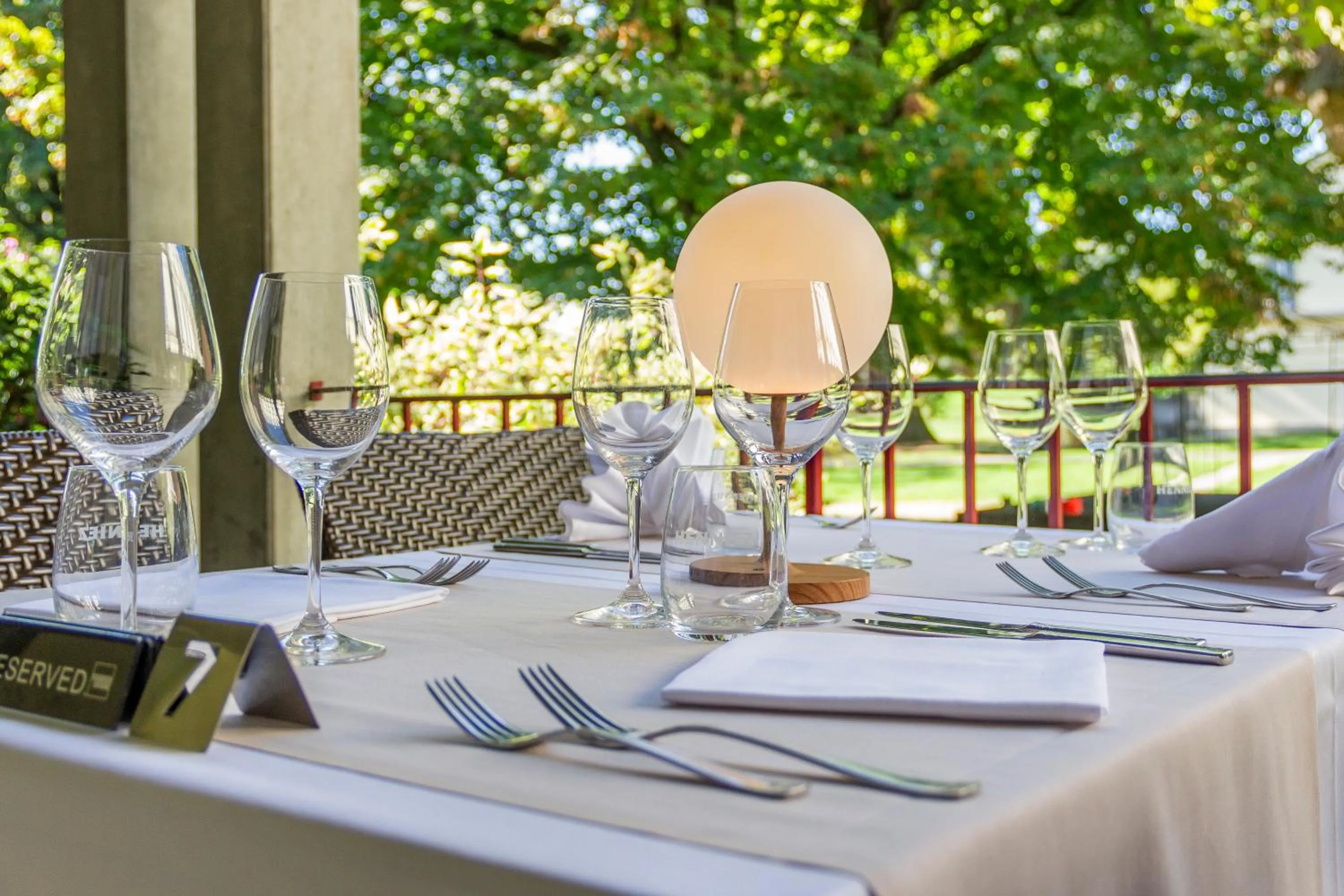 Patio in Hotel La Longeraie