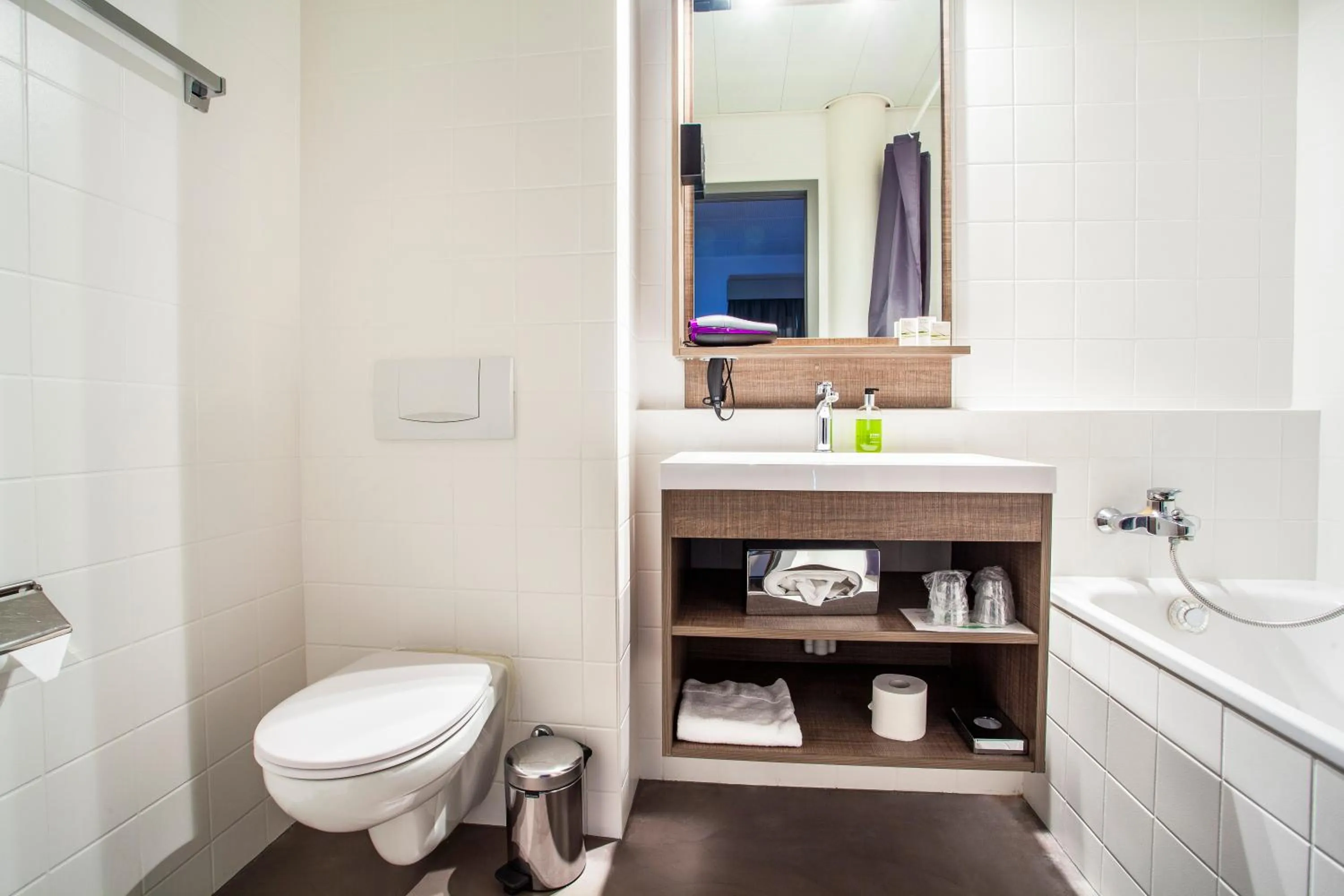 Toilet in Hotel La Longeraie