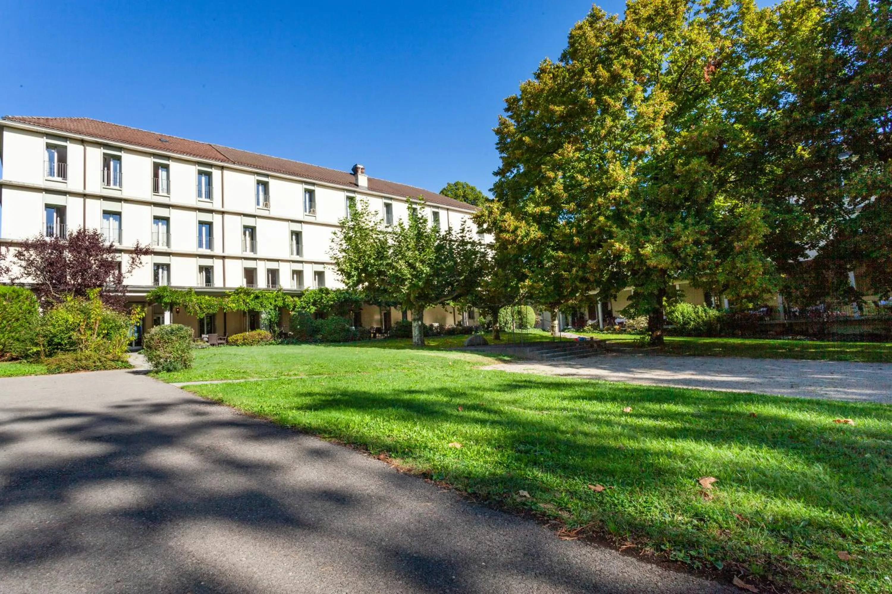 Property building in Hotel La Longeraie