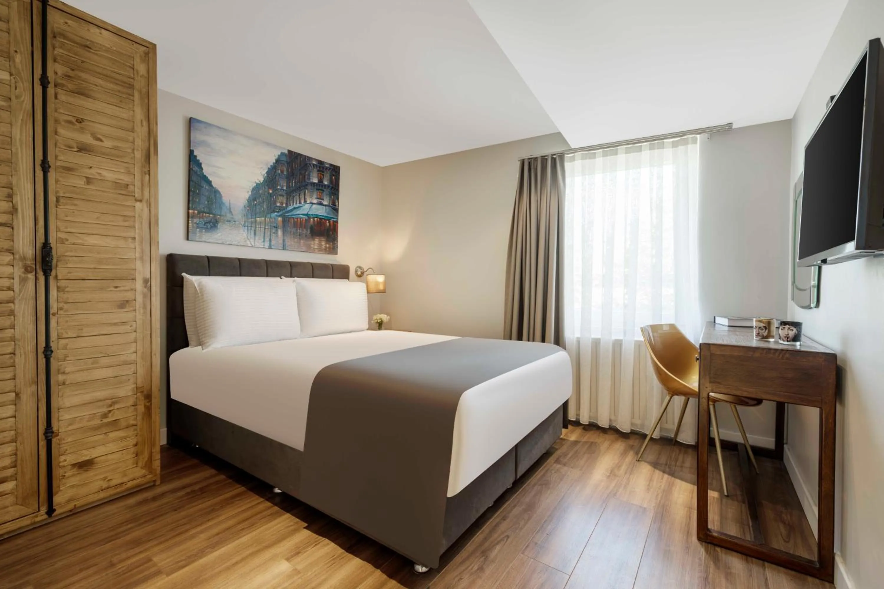 Bed in Nardi Nişantaşı