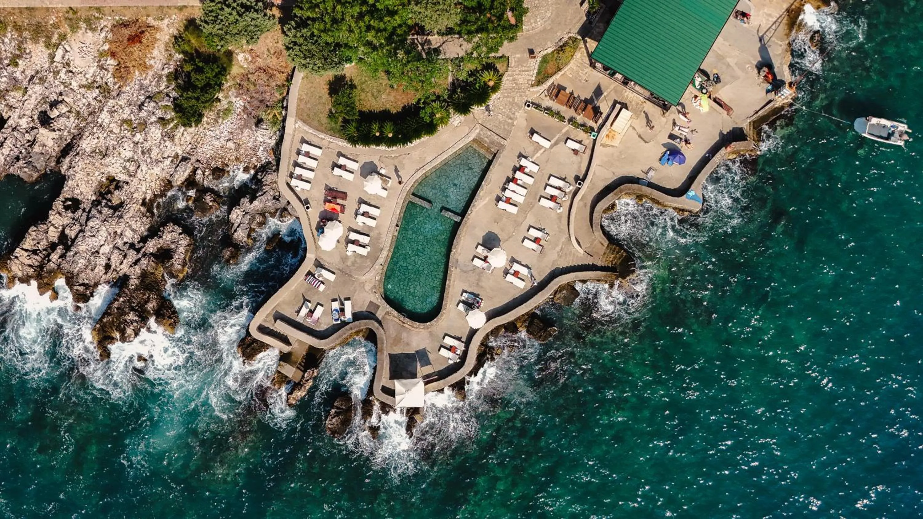 Swimming pool in Hotel R