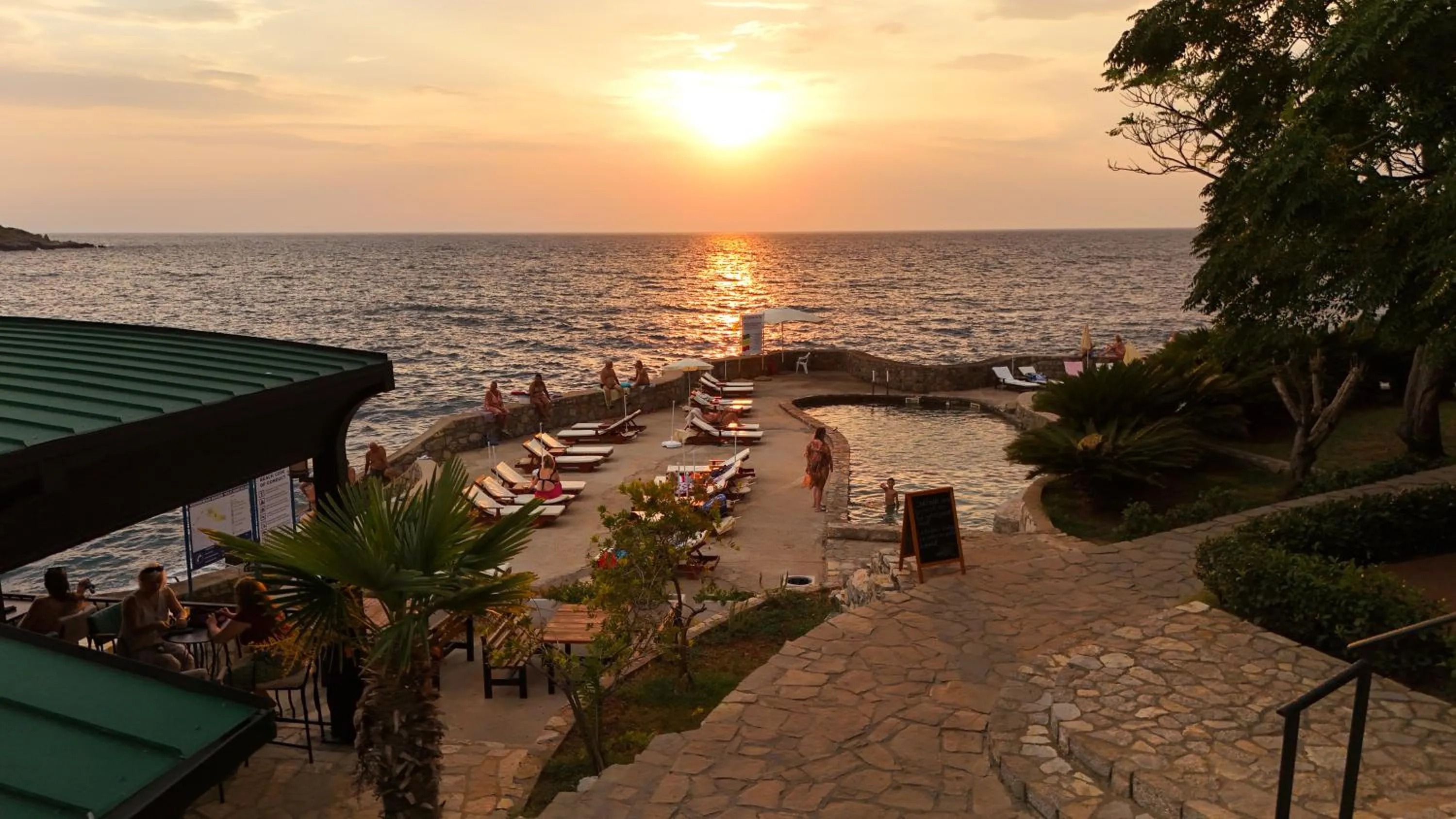 Swimming pool in Hotel R