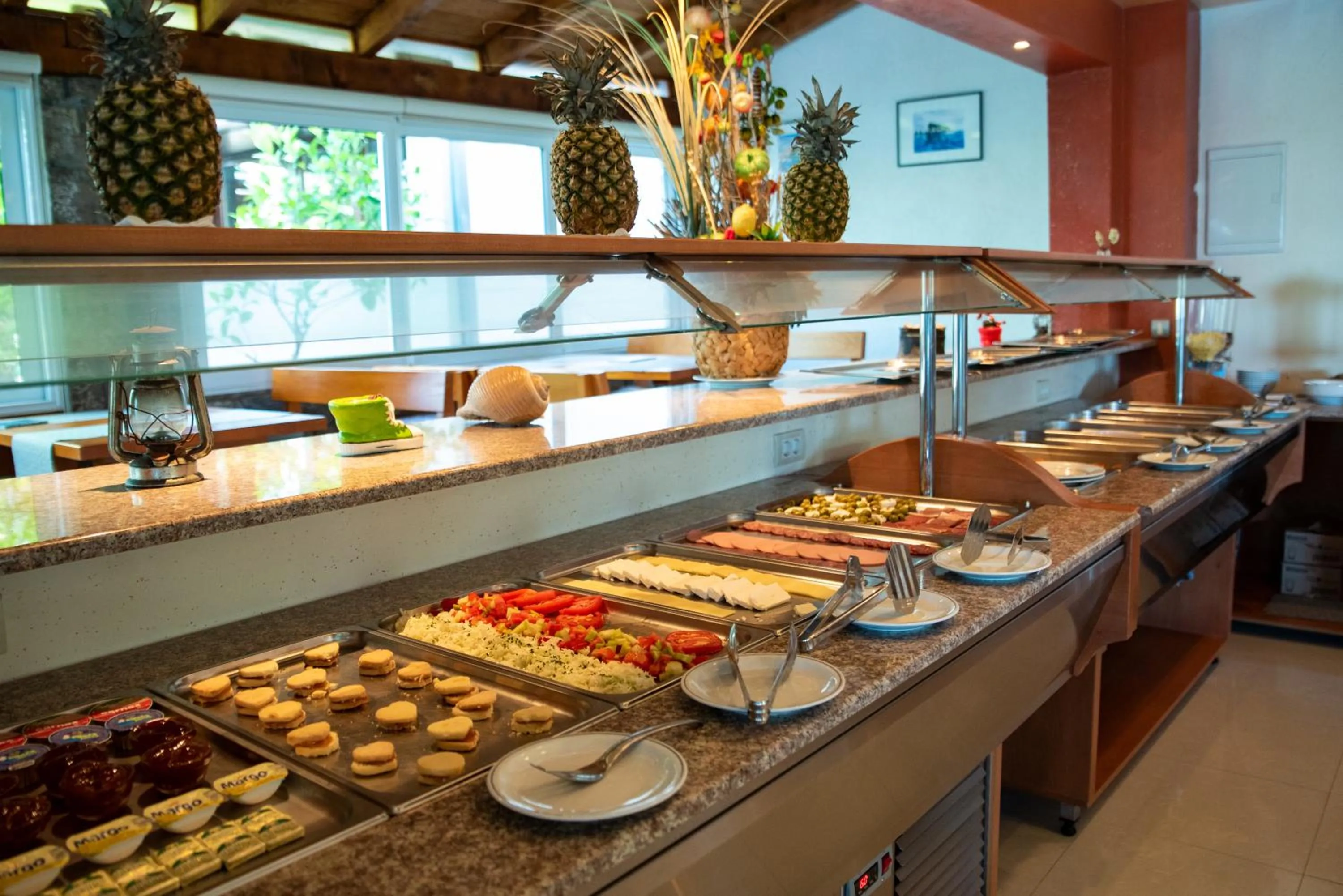 Buffet breakfast in Hotel R