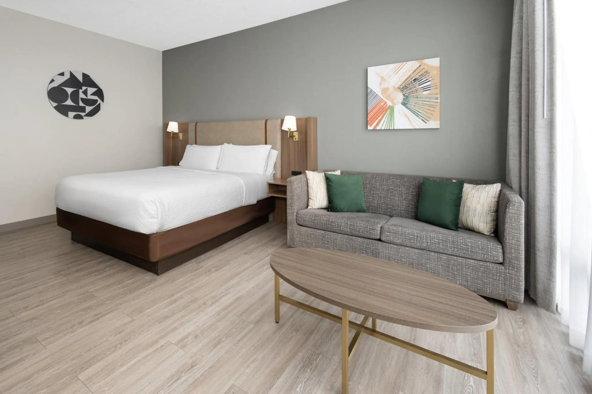 Photo of the whole room, Bed in Holiday Inn Roanoke - Tanglewood Route 419 & I 581 by IHG