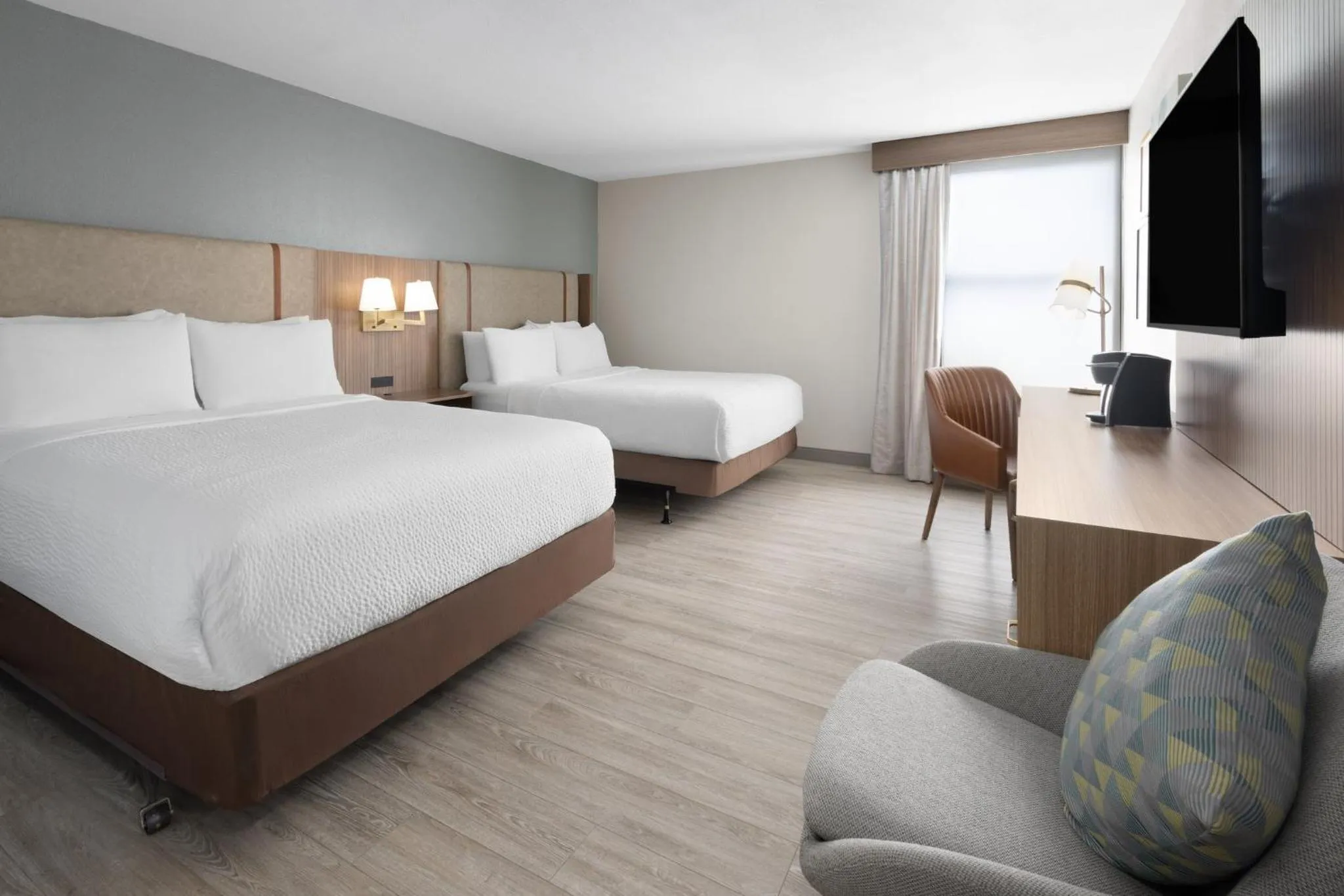 Photo of the whole room, Bed in Holiday Inn Roanoke - Tanglewood Route 419 & I 581 by IHG