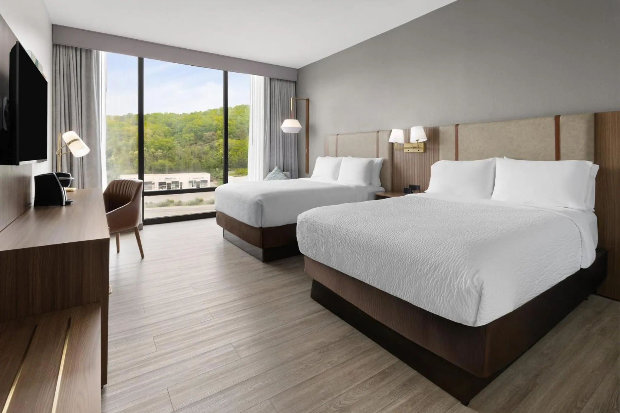 Photo of the whole room, Bed in Holiday Inn Roanoke - Tanglewood Route 419 & I 581 by IHG