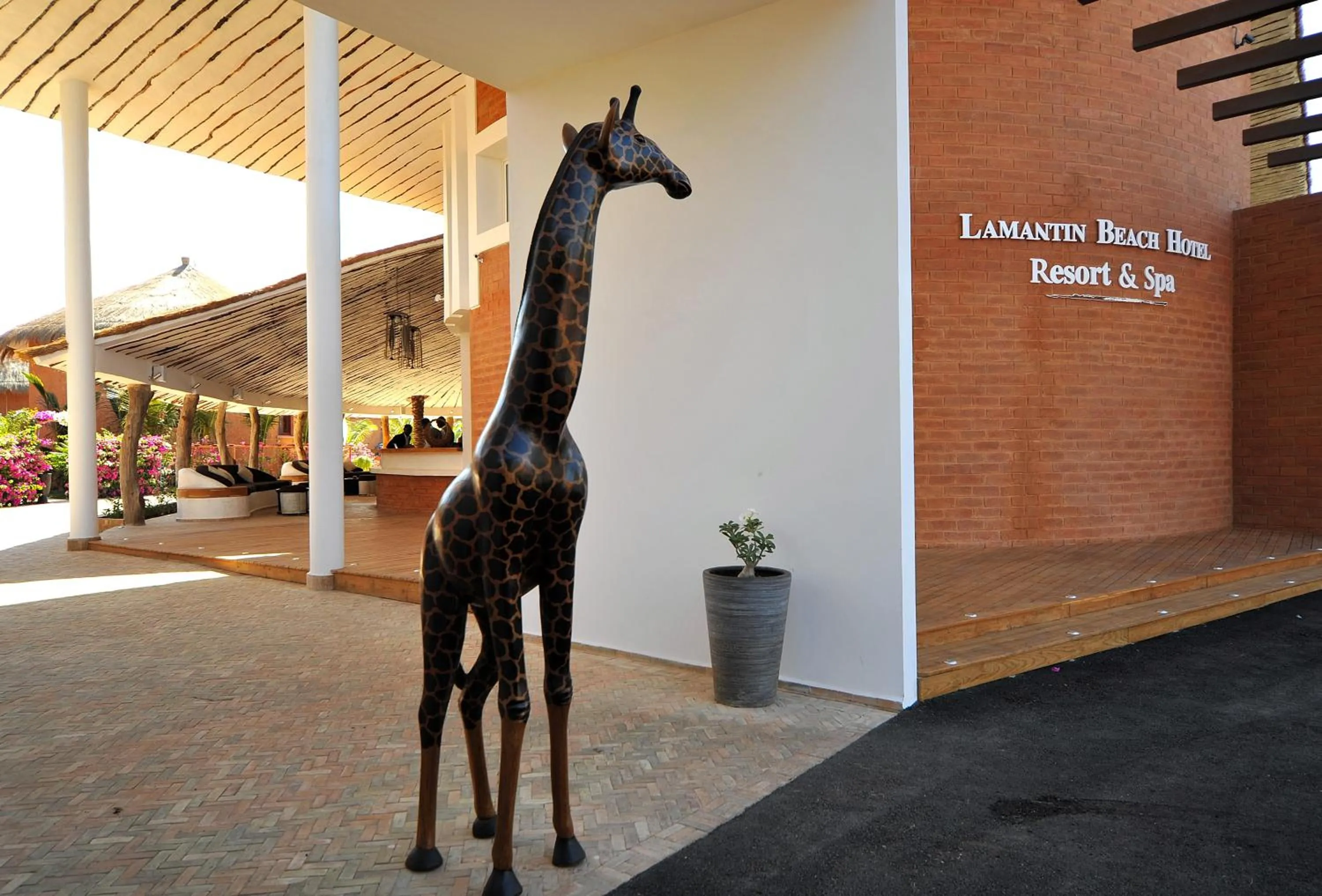 Facade/entrance in Movenpick Resort Lamantin Saly