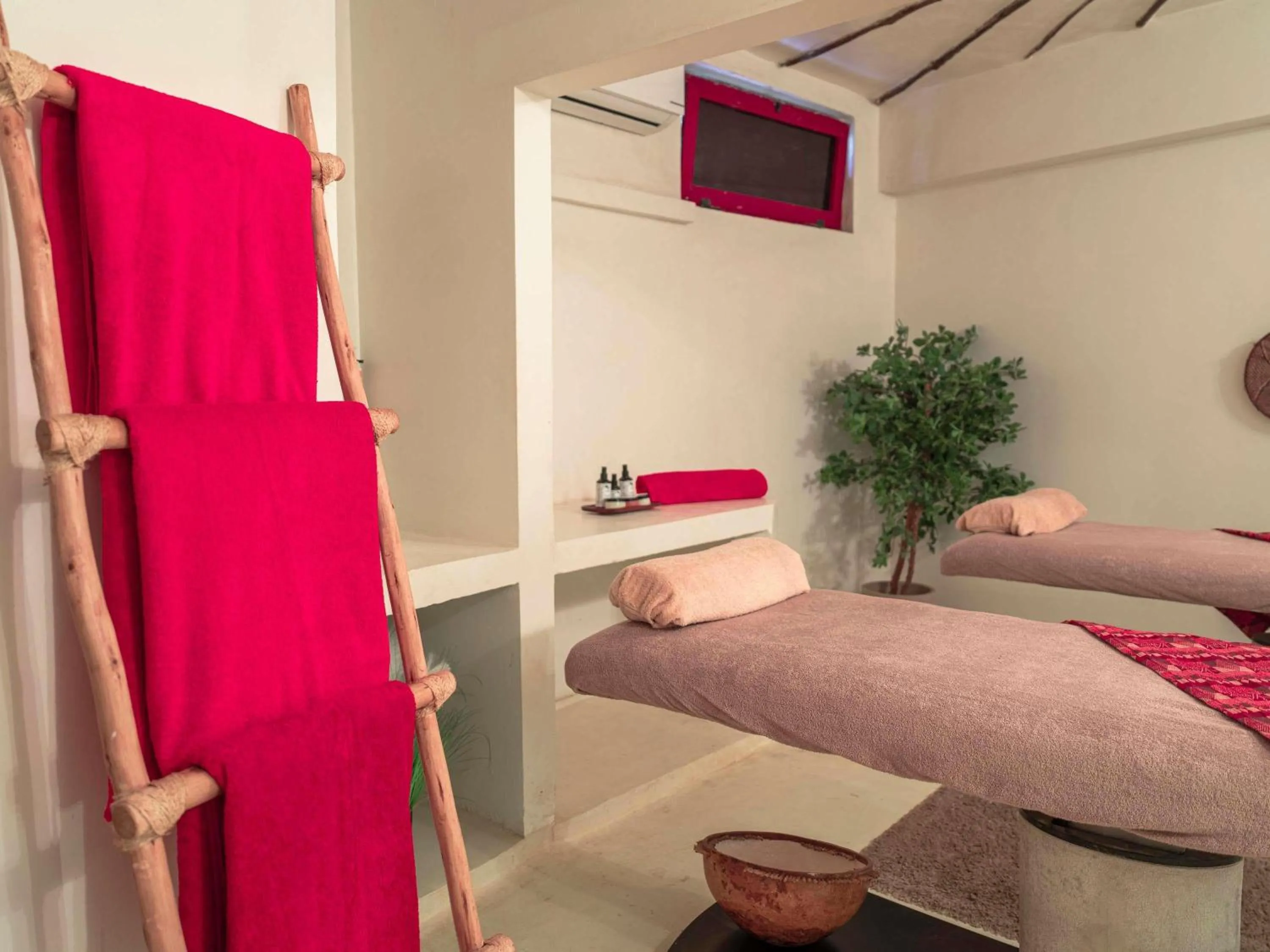 Meeting/conference room, Bed in Movenpick Resort Lamantin Saly