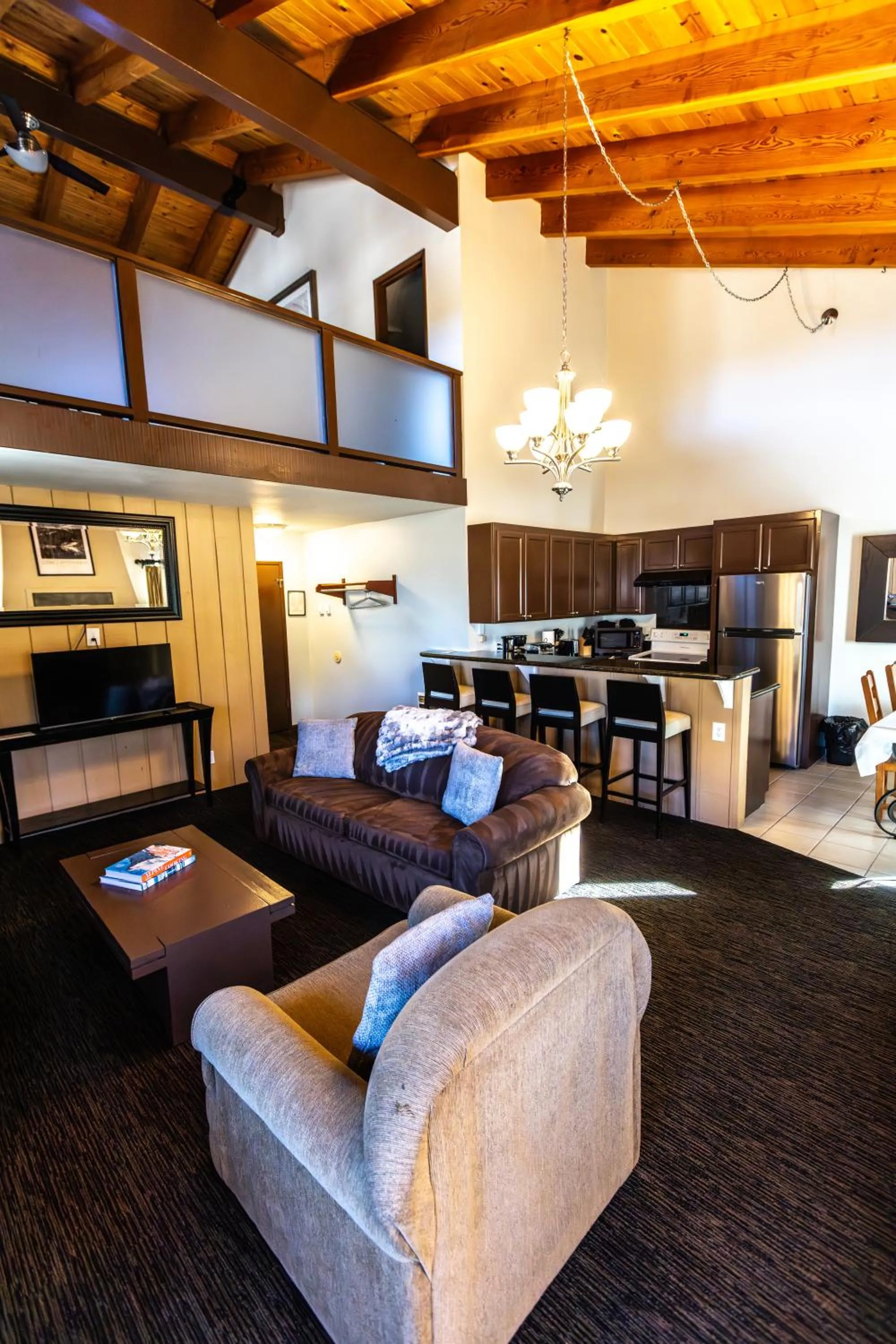 Living room in The Mammoth Creek Inn