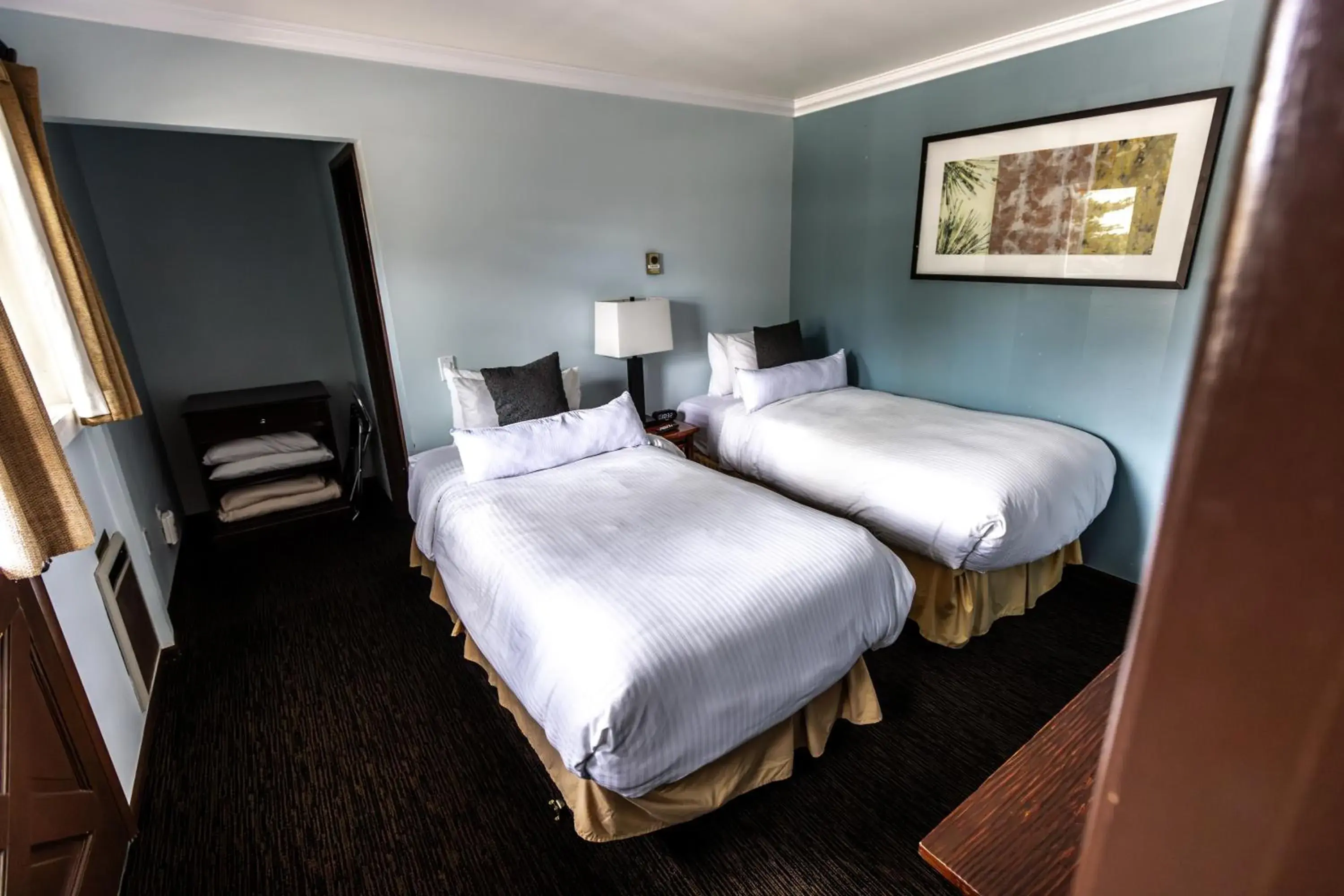 Single Room with Two Single Beds - single occupancy in The Mammoth Creek Inn Single Room with Two Single Beds - single occupancy in The Mammoth Creek Inn