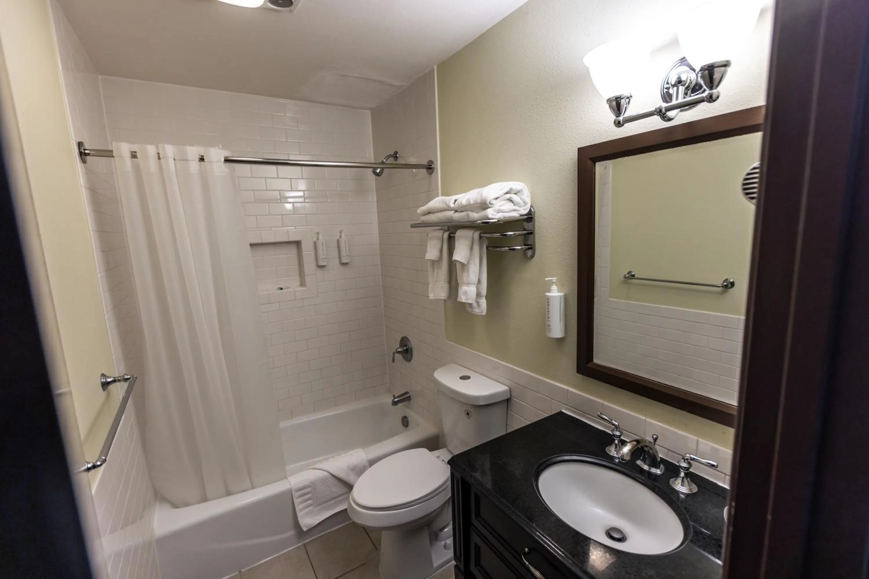 Shower in The Mammoth Creek Inn