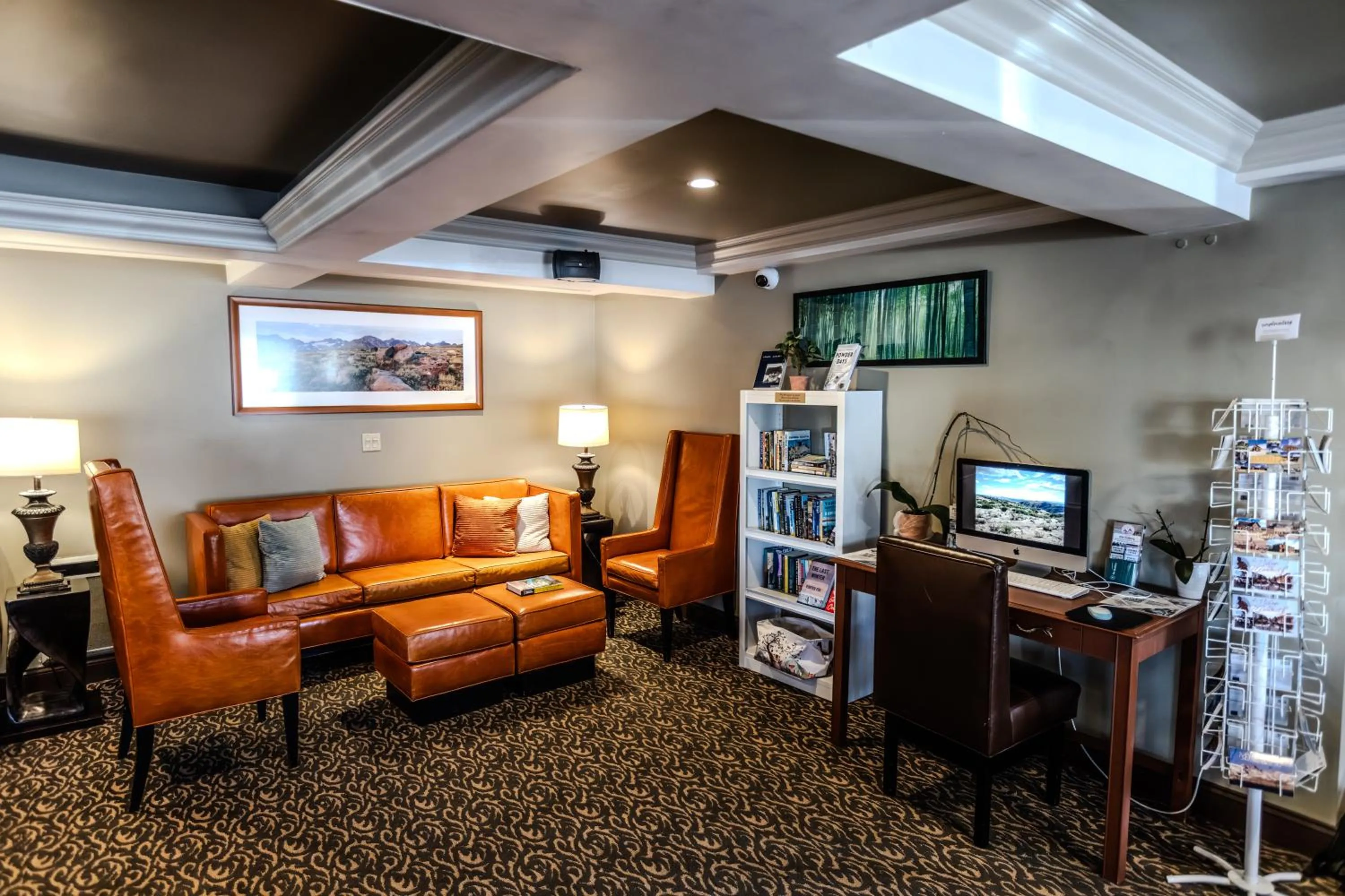 Lobby or reception in The Mammoth Creek Inn