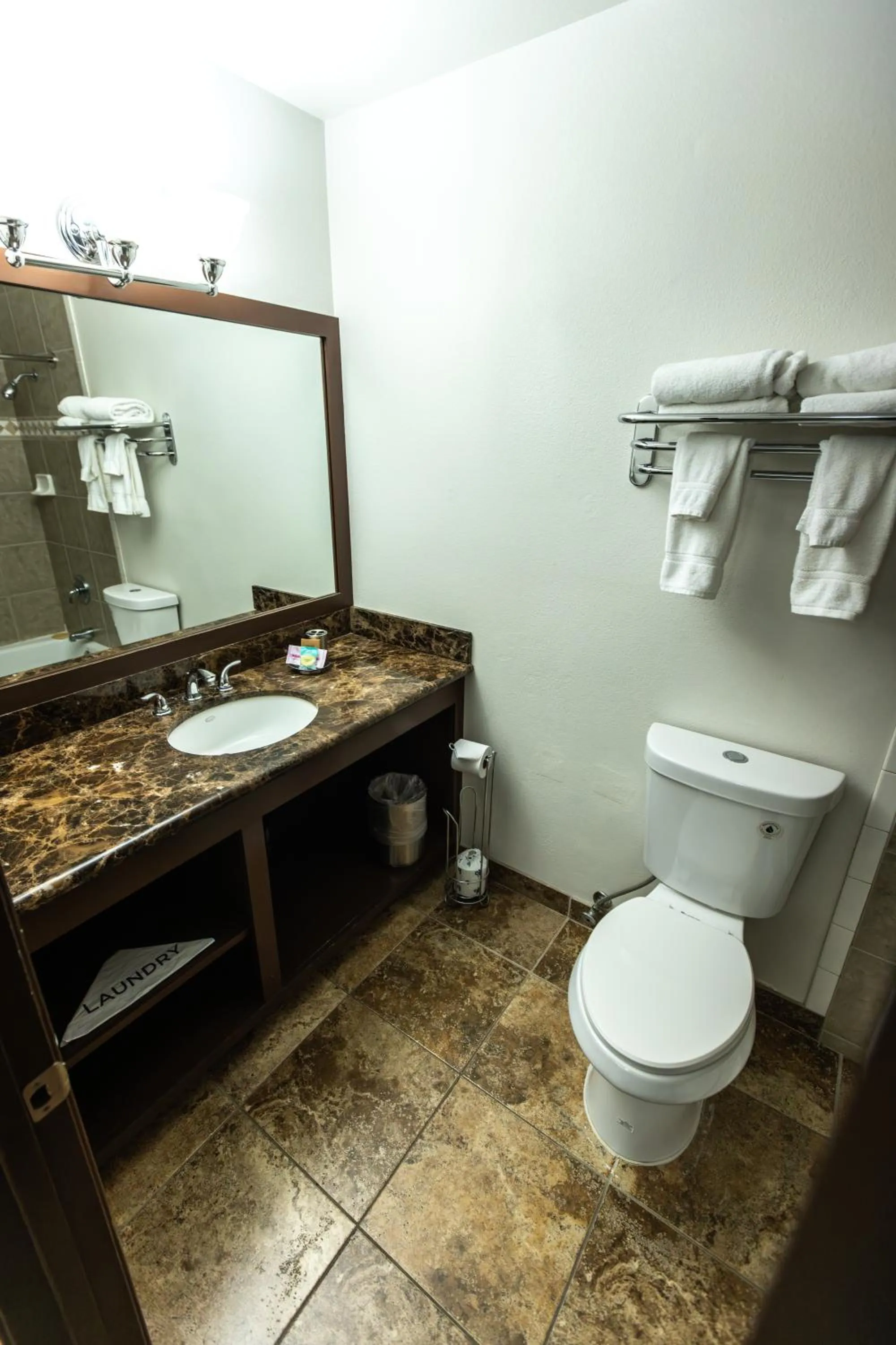 Bathroom in The Mammoth Creek Inn