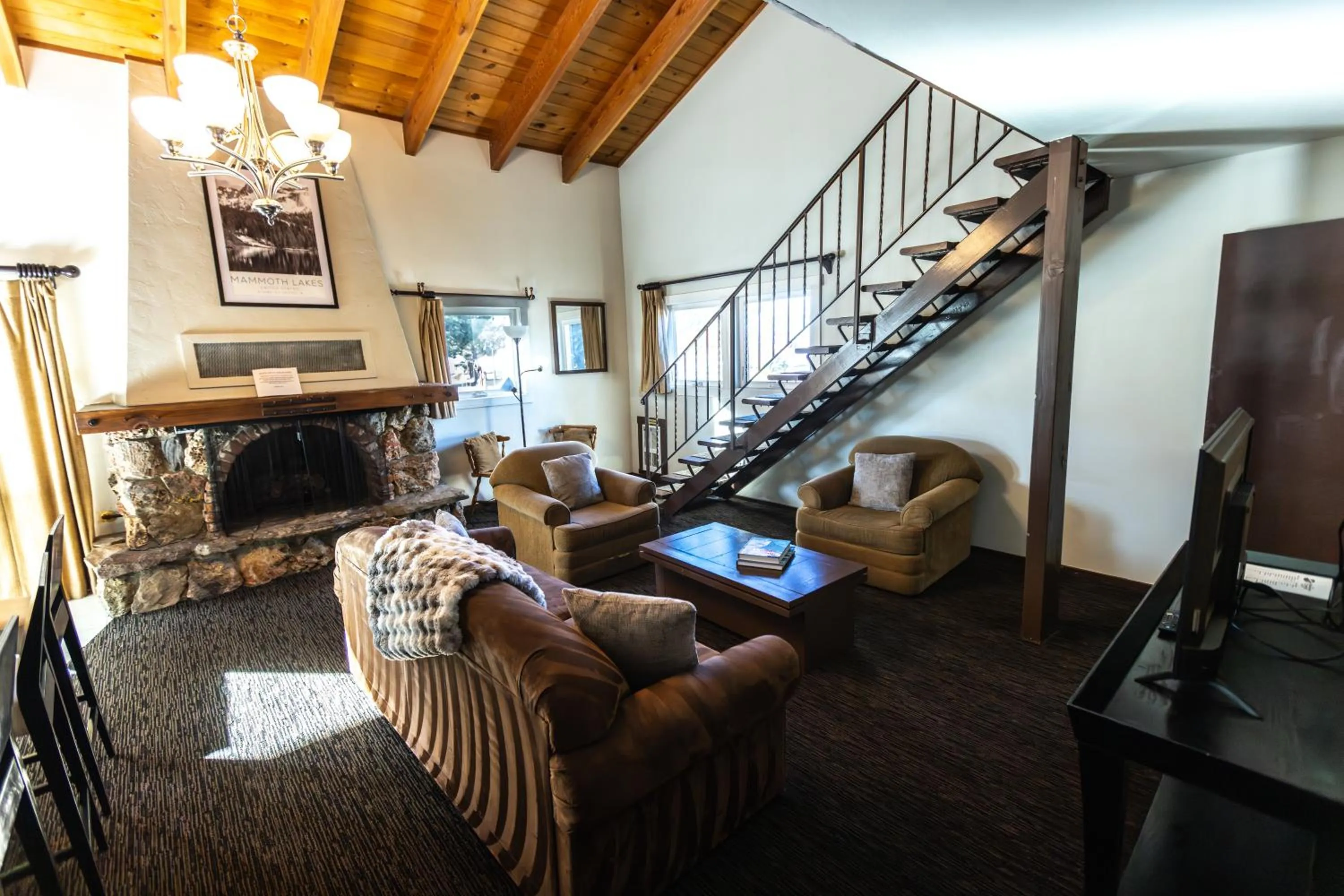 Living room in The Mammoth Creek Inn