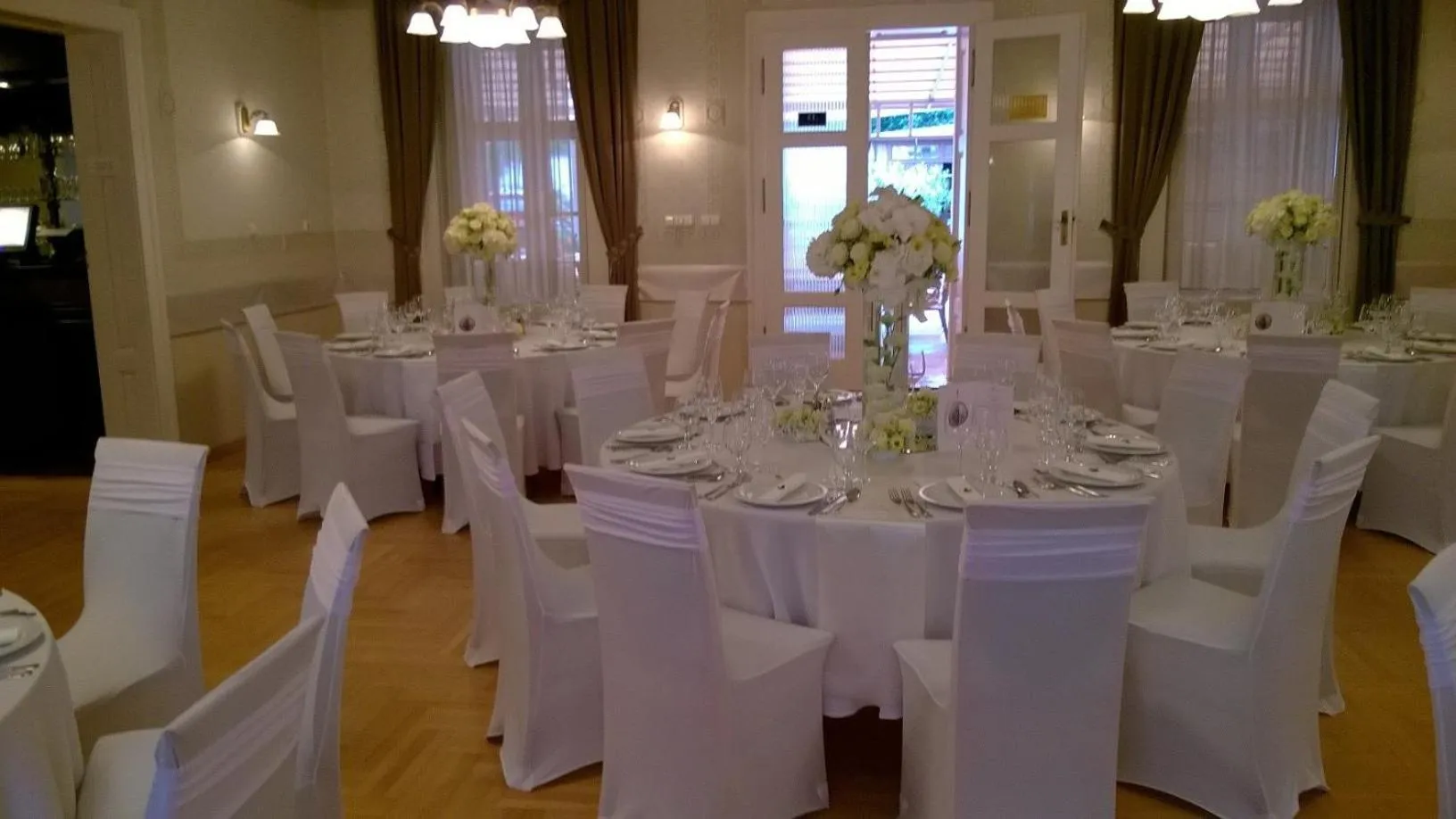 Restaurant/places to eat in Hotel Blaha Lujza