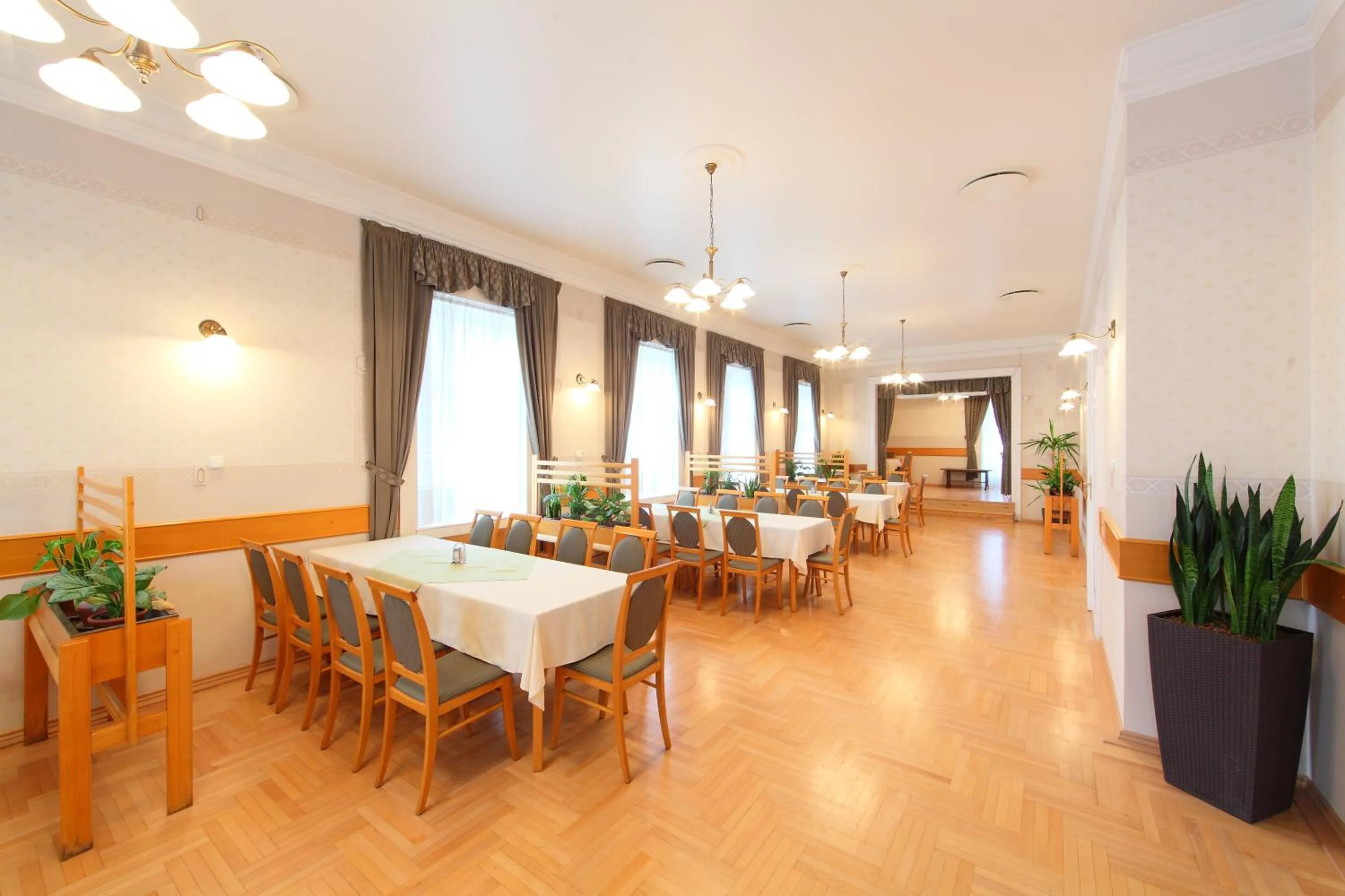 Restaurant/places to eat in Hotel Blaha Lujza