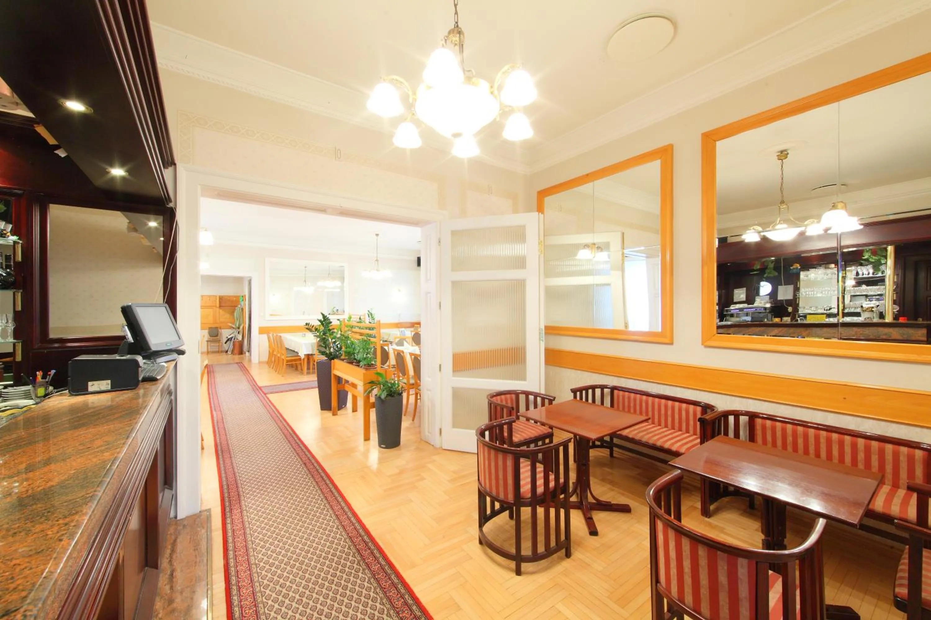 Restaurant/places to eat in Hotel Blaha Lujza