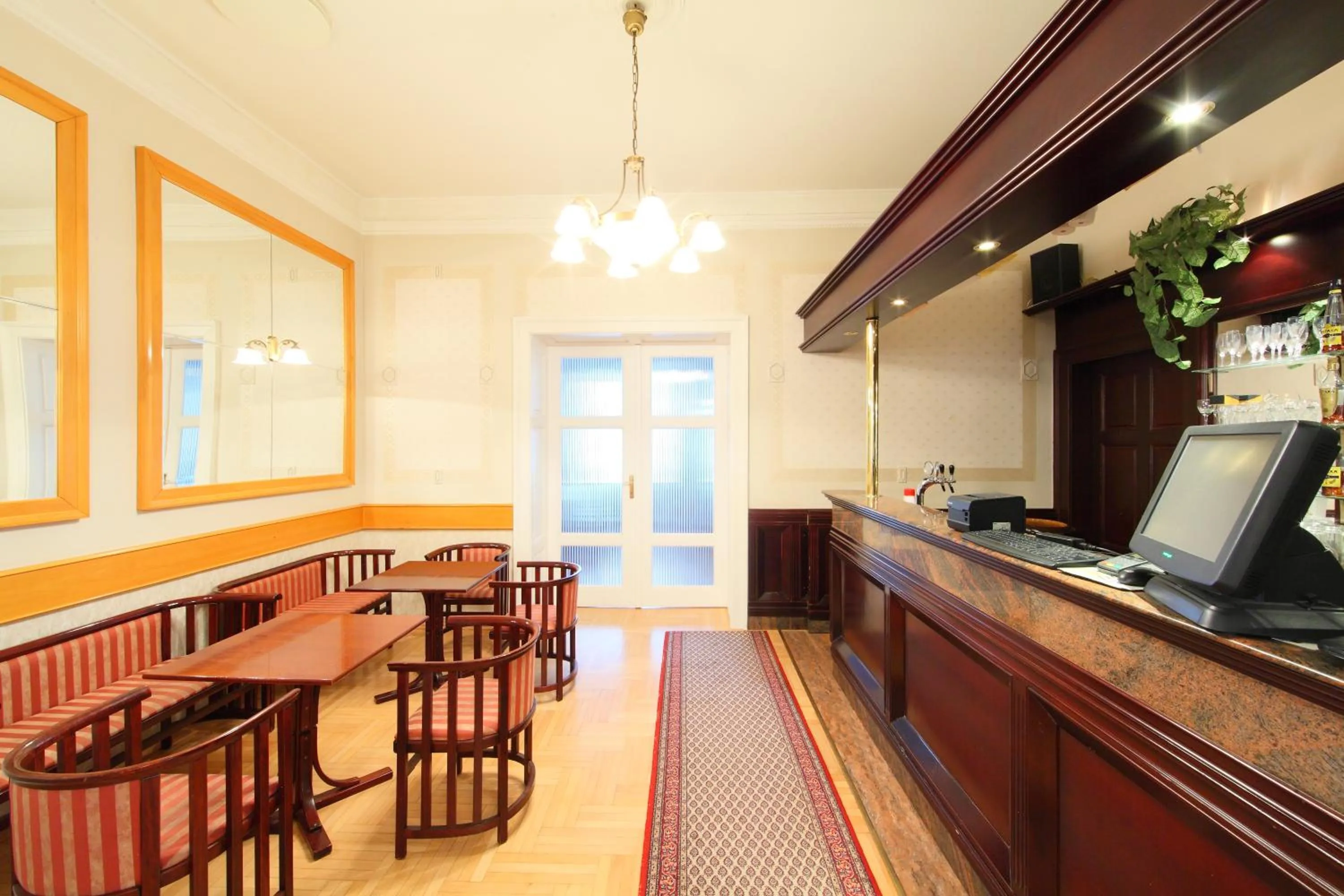 Restaurant/places to eat in Hotel Blaha Lujza