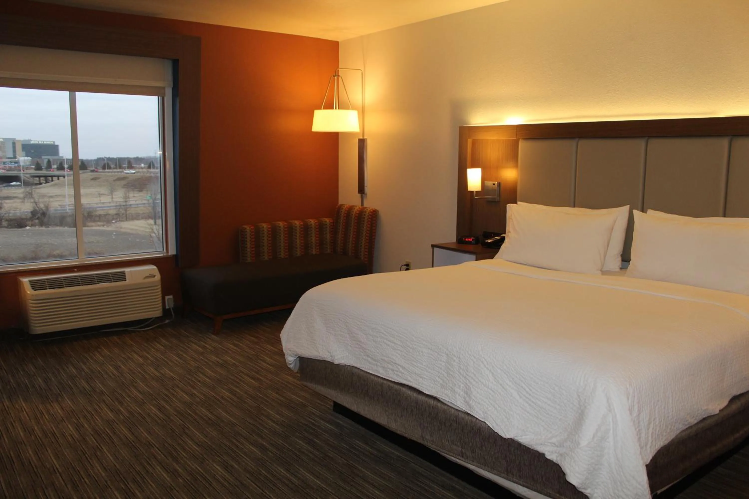 Bed in Holiday Inn Express Rockford-Loves Park by IHG