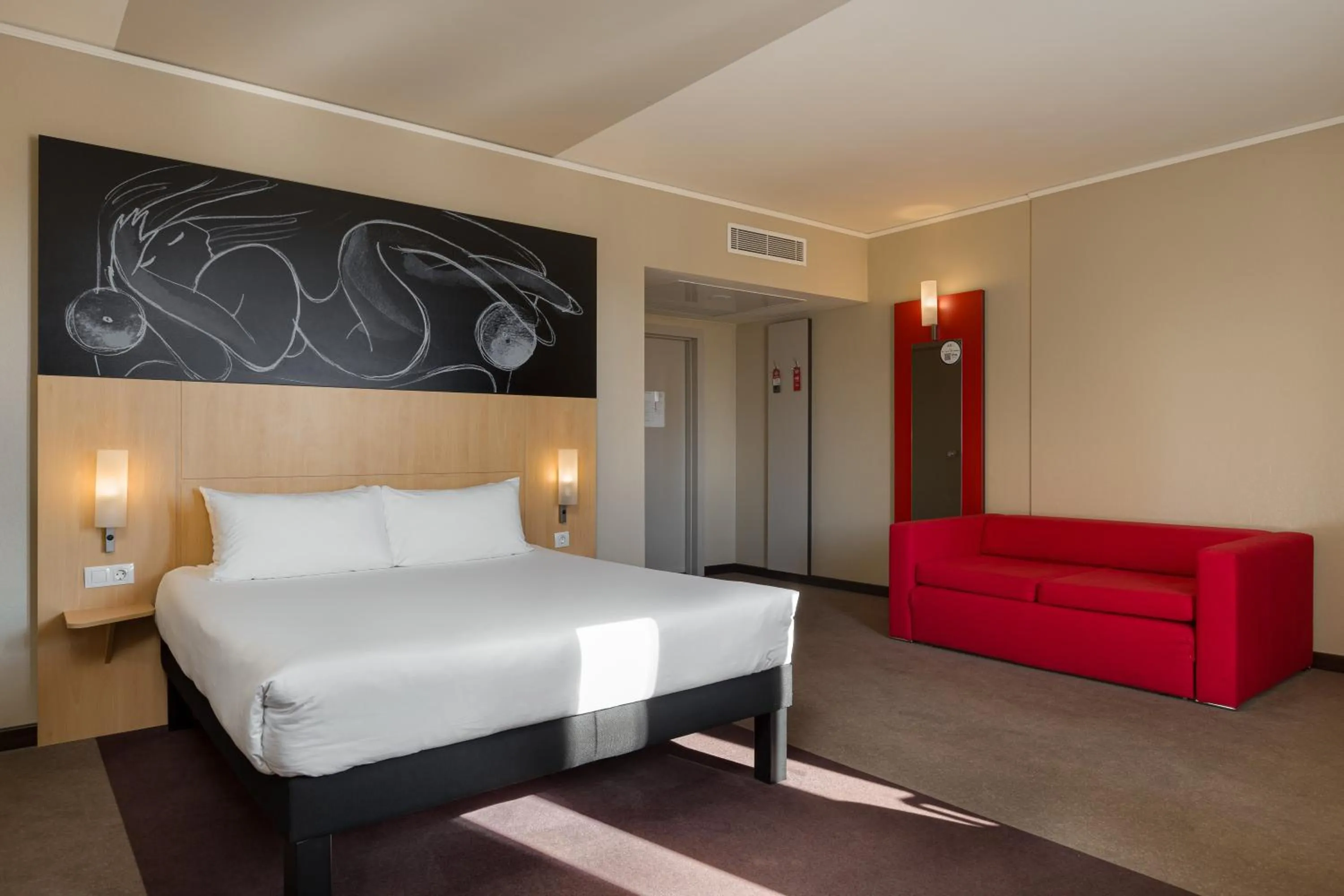 Bed in ibis Kyiv Railway Station