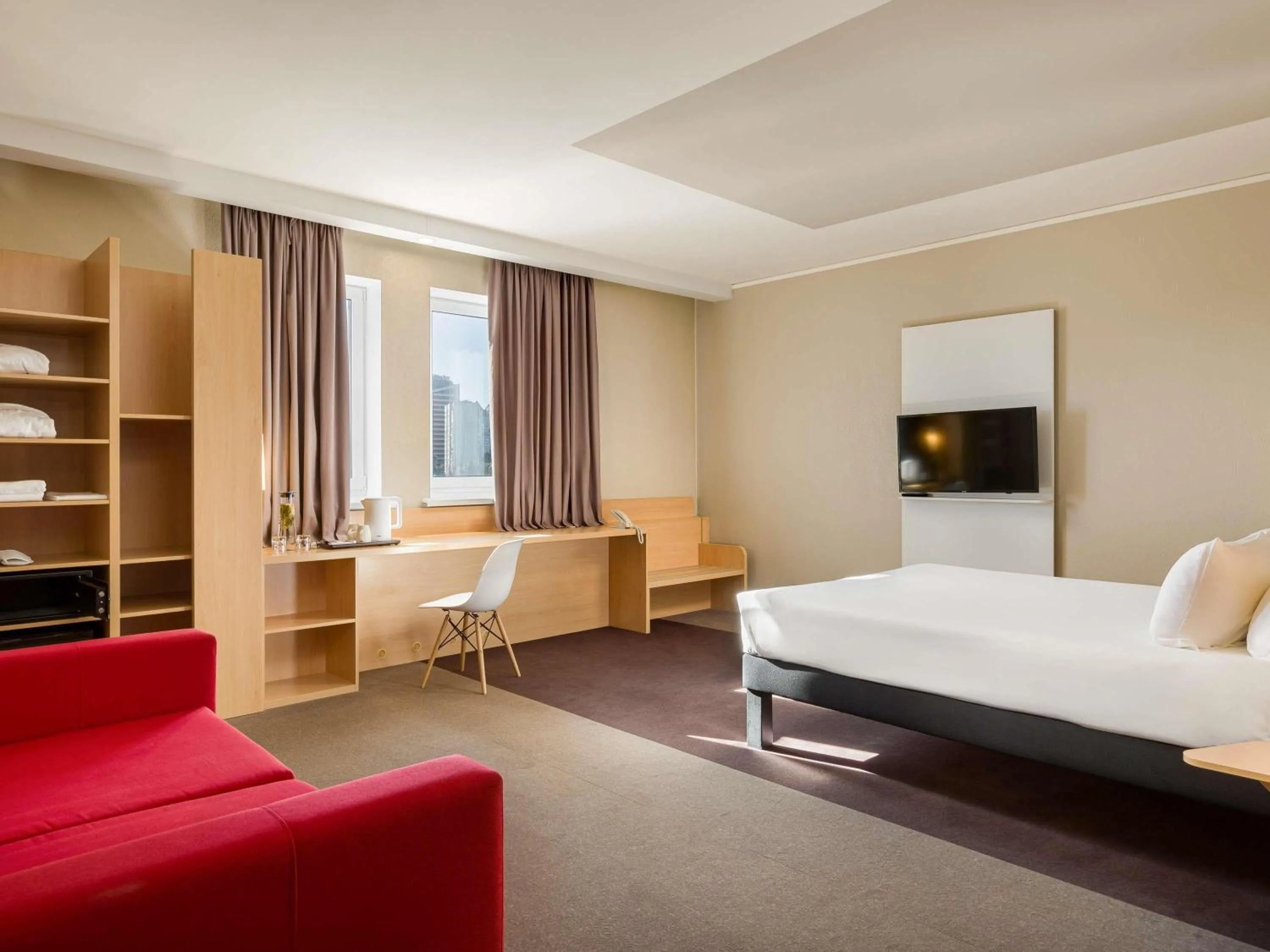 Bedroom, Bed in ibis Kyiv Railway Station