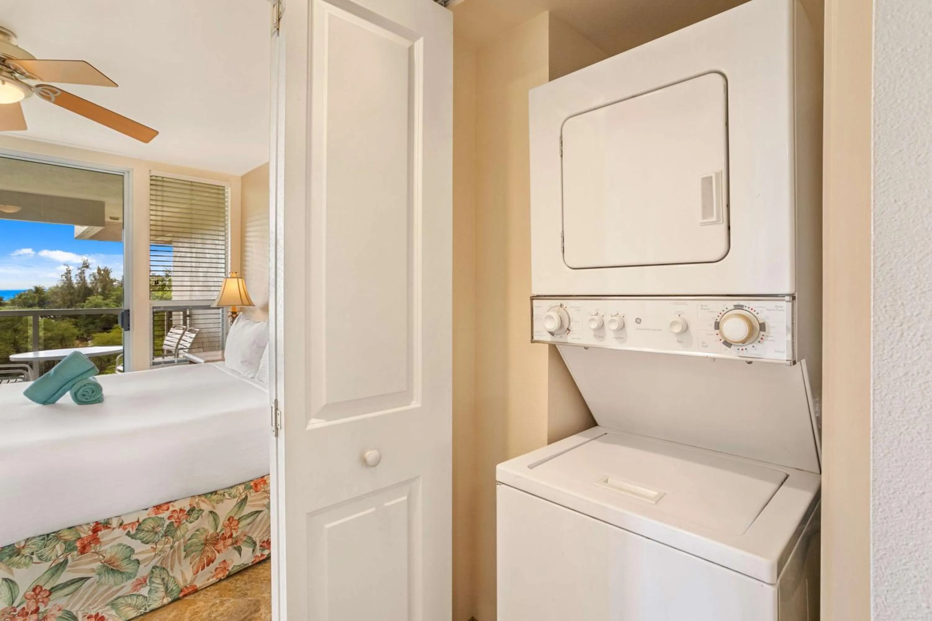 Bed in Aston at the Maui Banyan